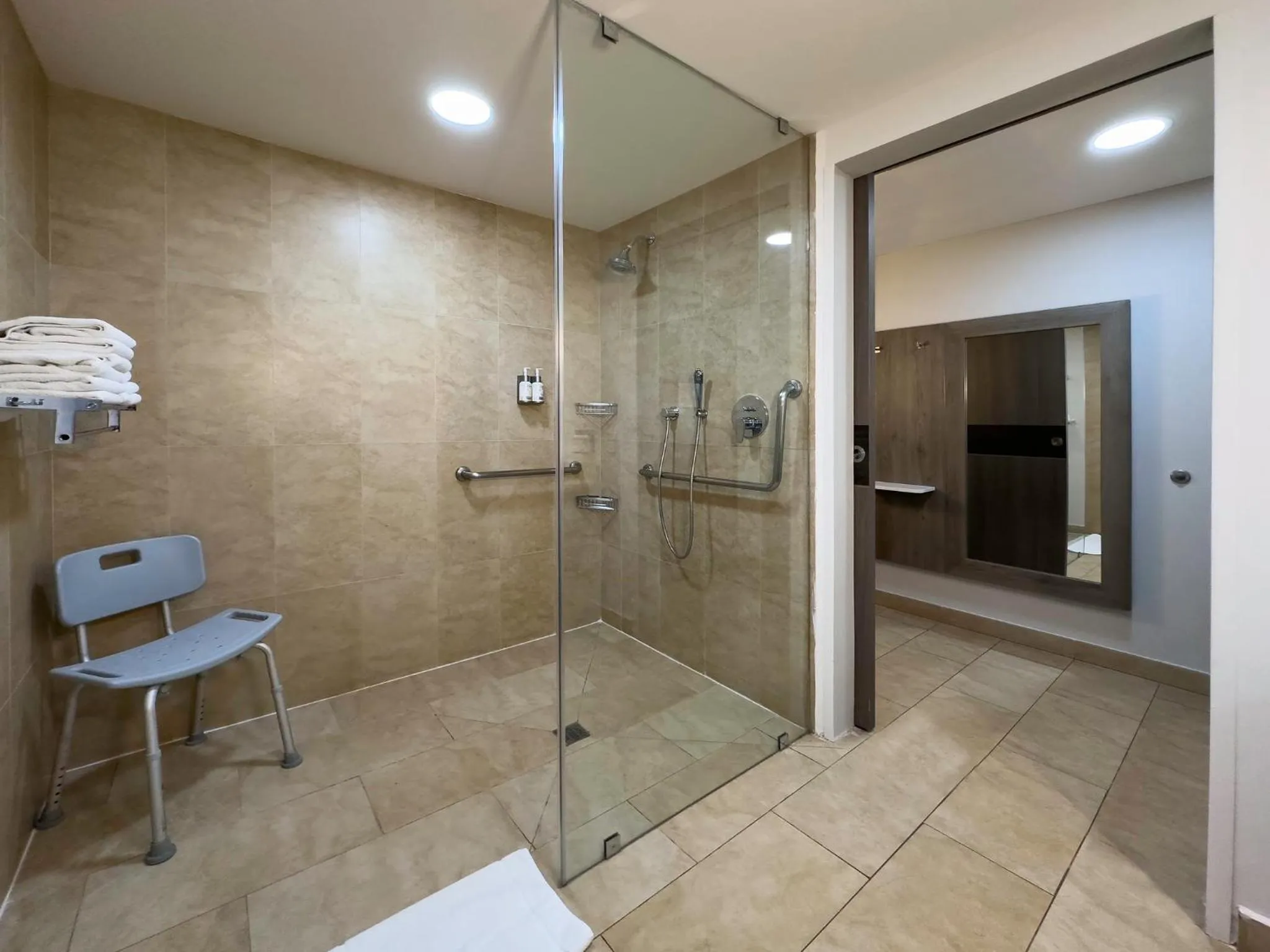 Photo of the whole room in Holiday Inn Express Mérida by IHG