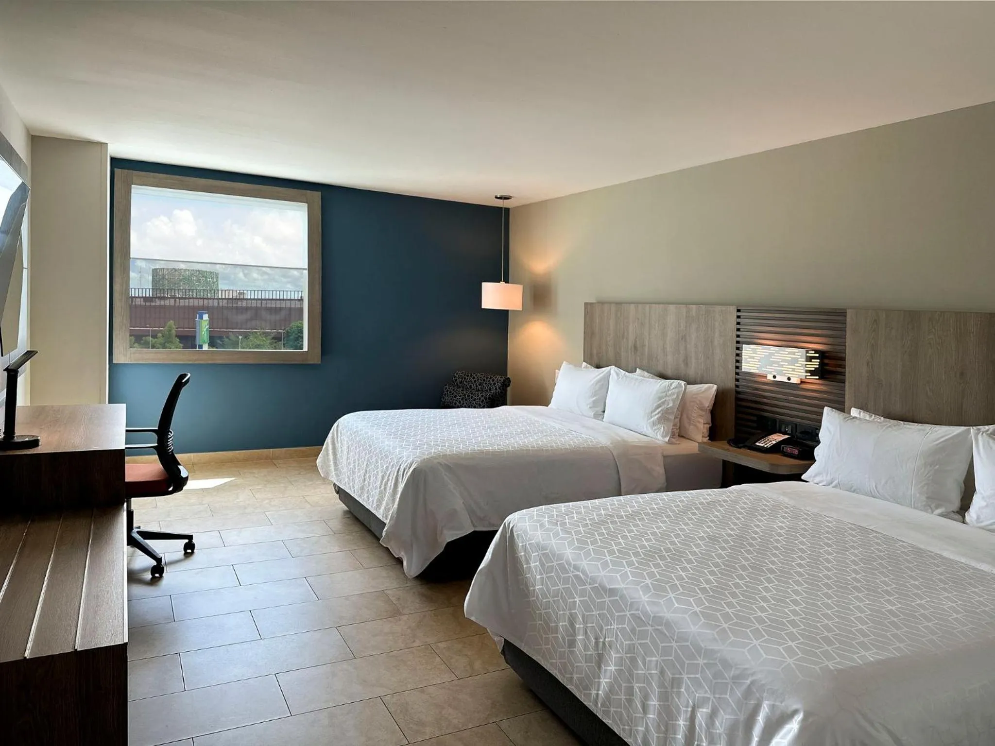 Photo of the whole room, Bed in Holiday Inn Express Mérida by IHG