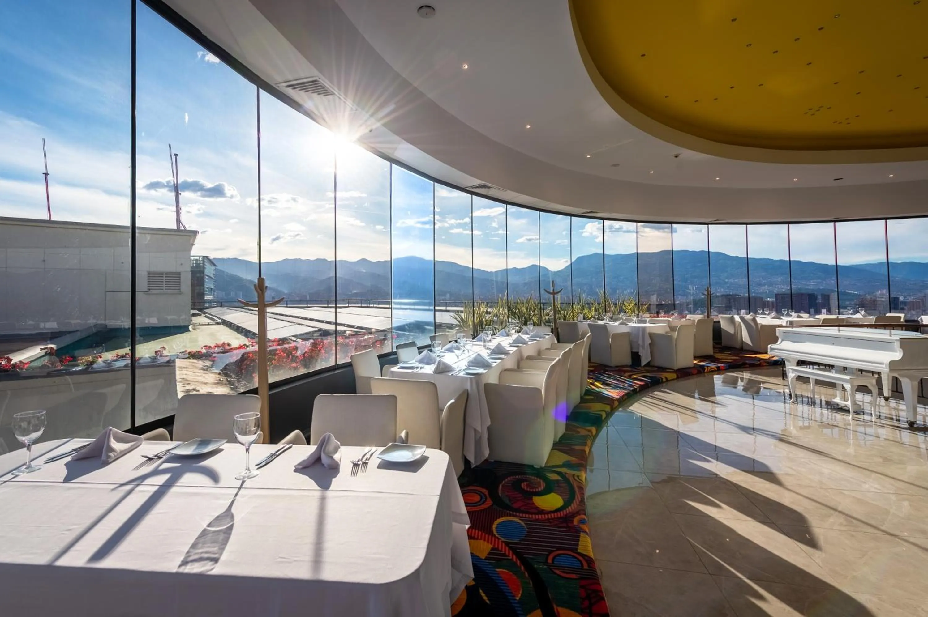 Restaurant/places to eat in Hotel Dann Carlton Medellín