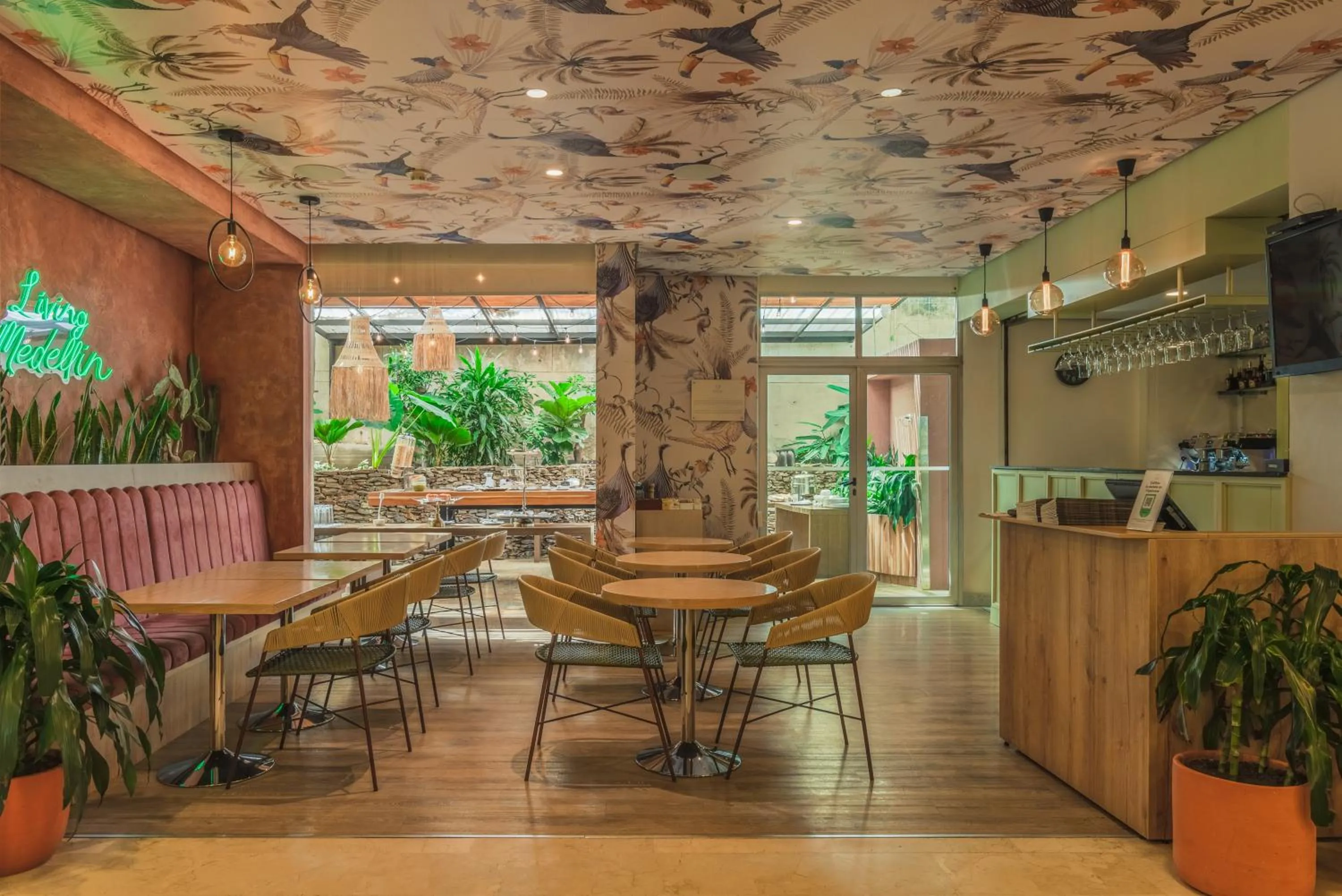 Restaurant/places to eat in Hotel Poblado Alejandria