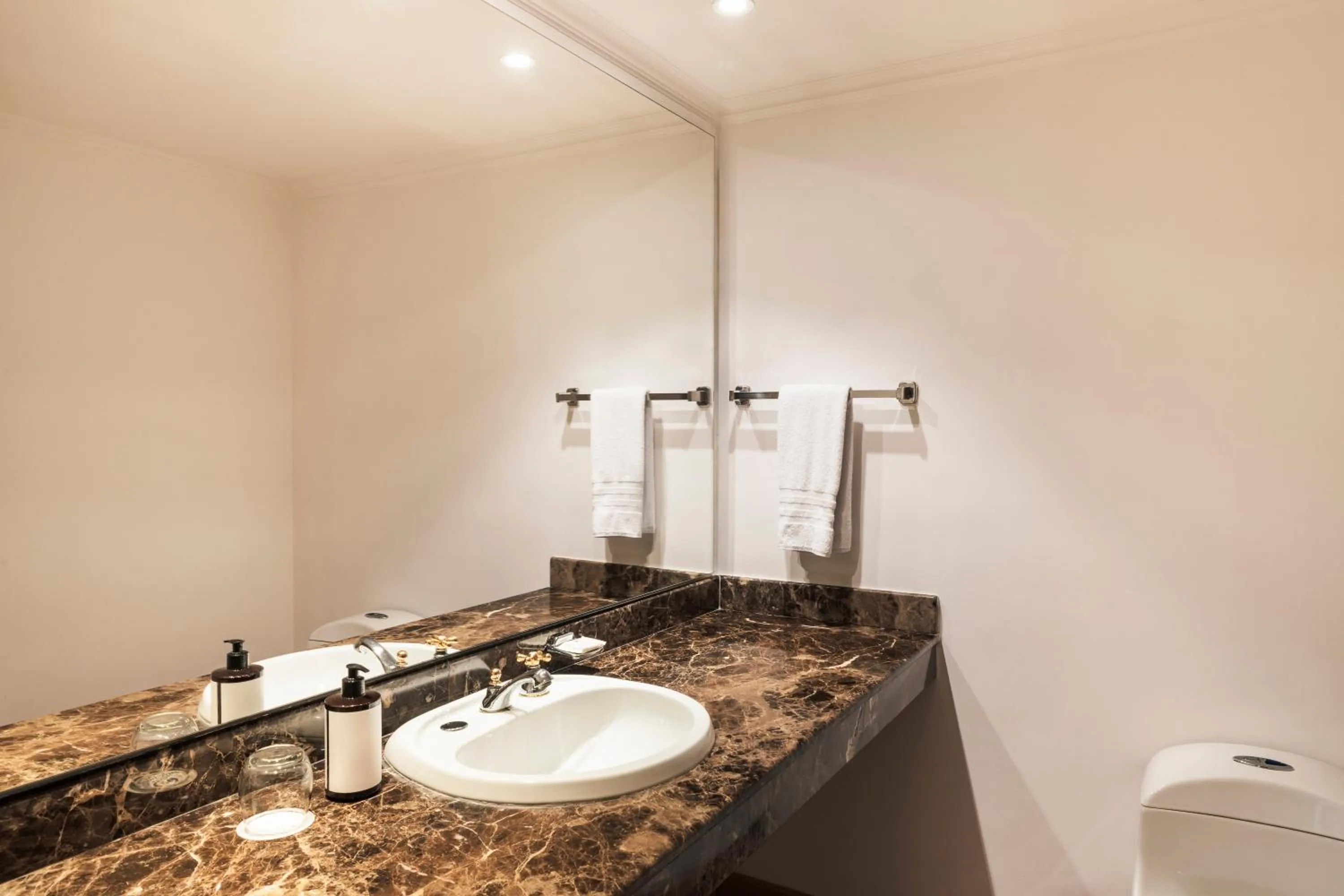 Bathroom in Hotel Poblado Plaza