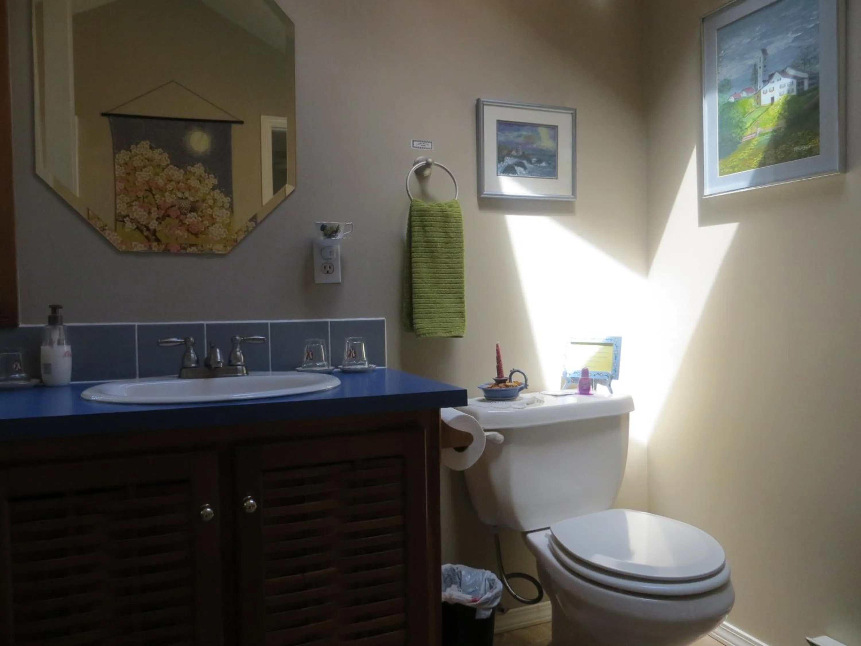 Bathroom in Tea Cozy Bed & Breakfast