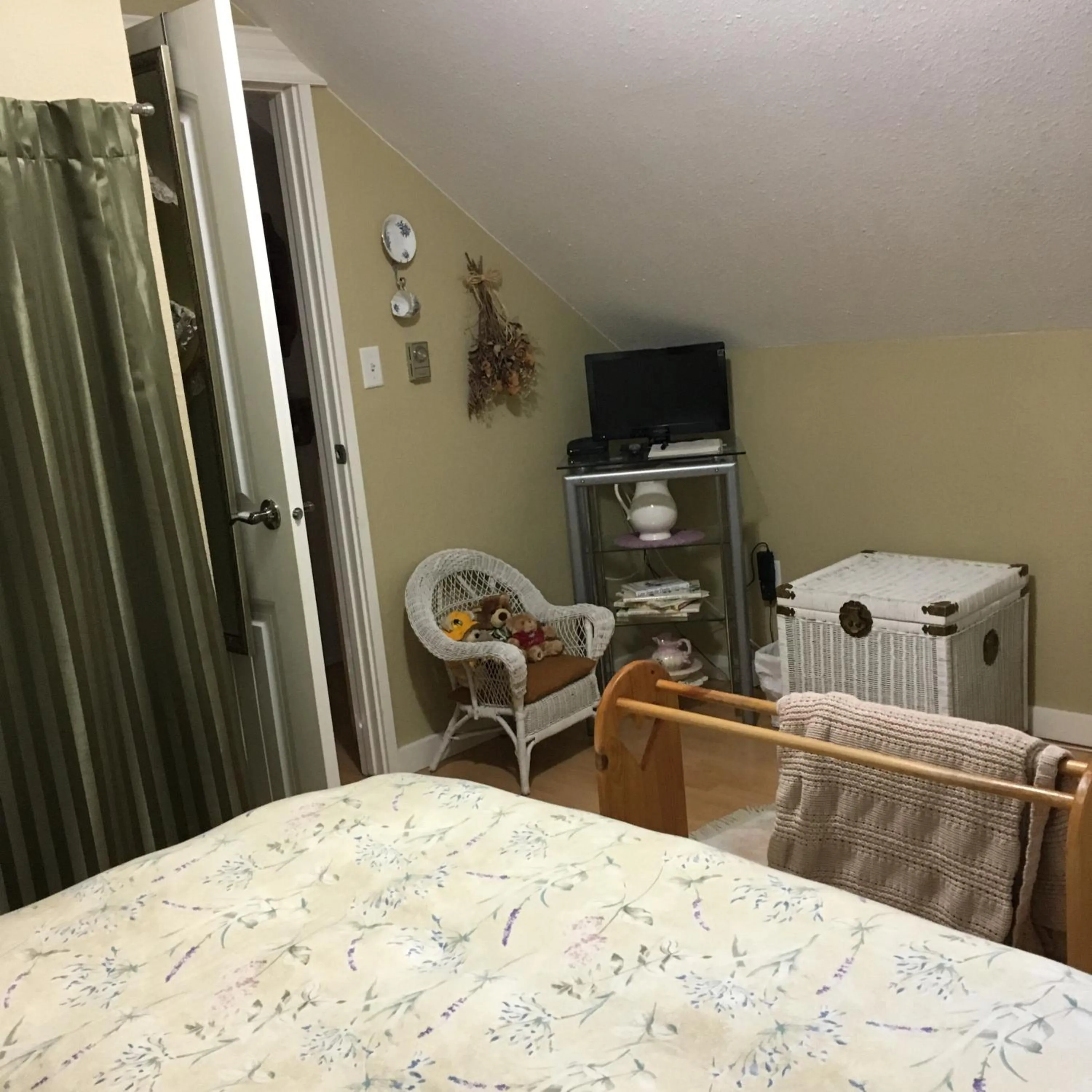 Bed in Tea Cozy Bed & Breakfast