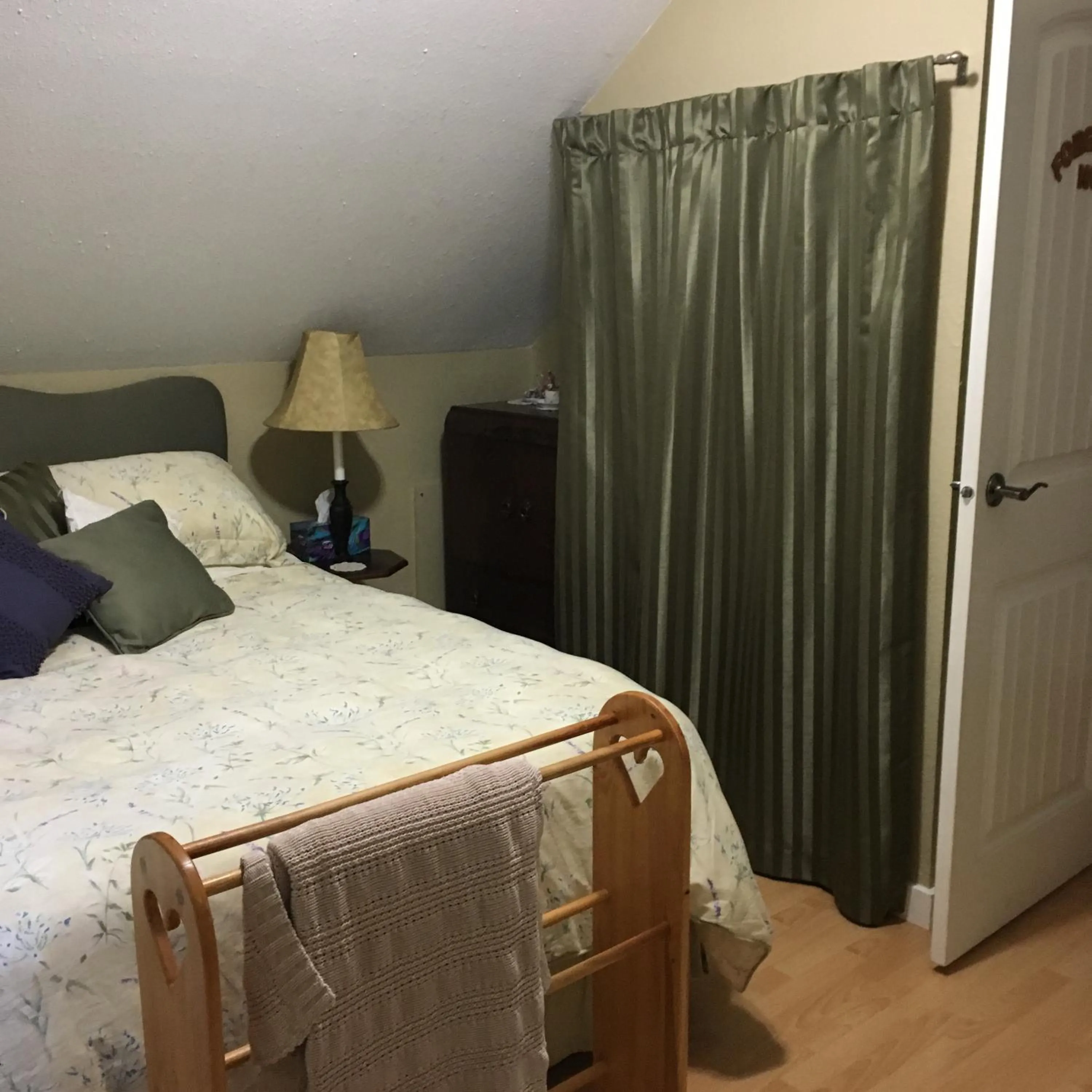 Bed in Tea Cozy Bed & Breakfast