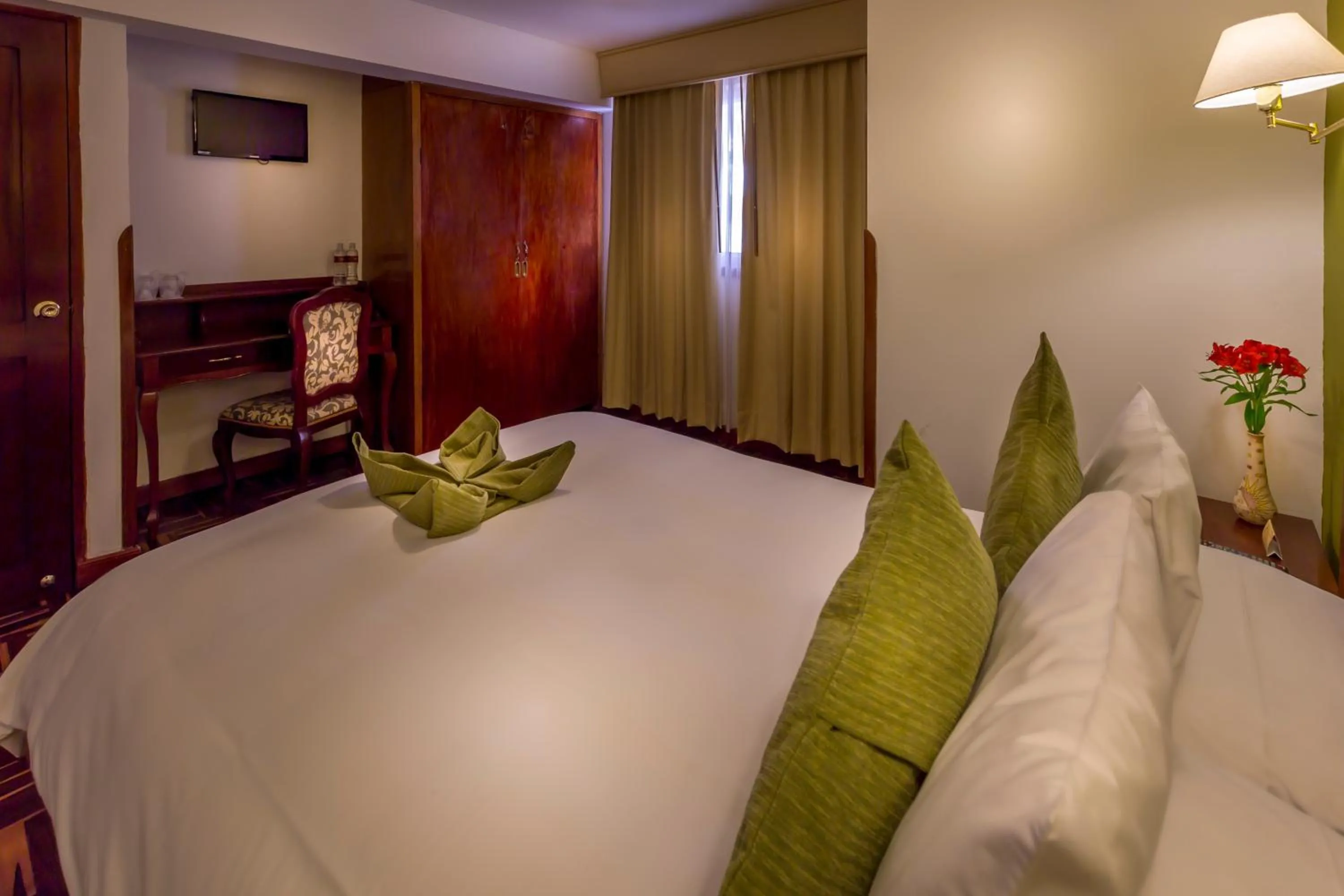 TV and multimedia, Bed in El Virrey Boutique