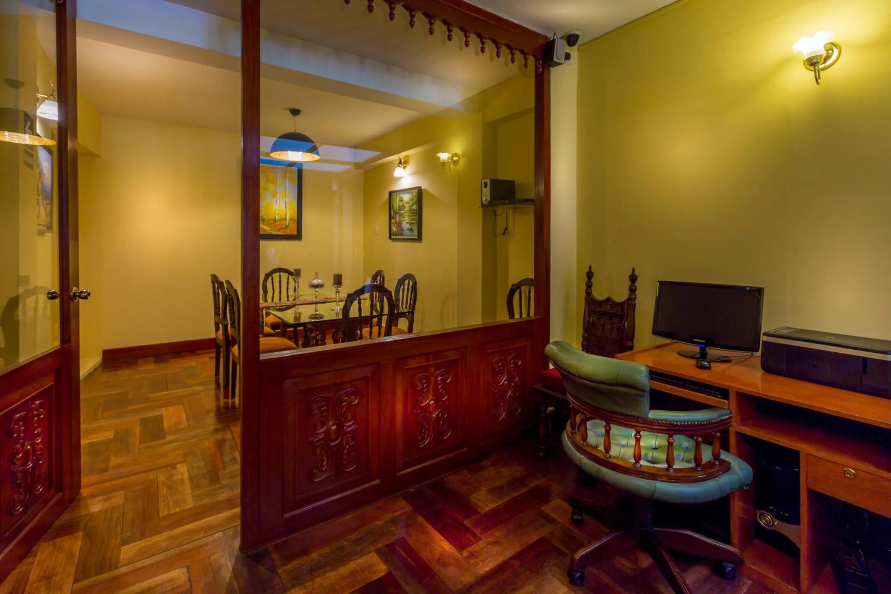 Meeting/conference room in El Virrey Boutique