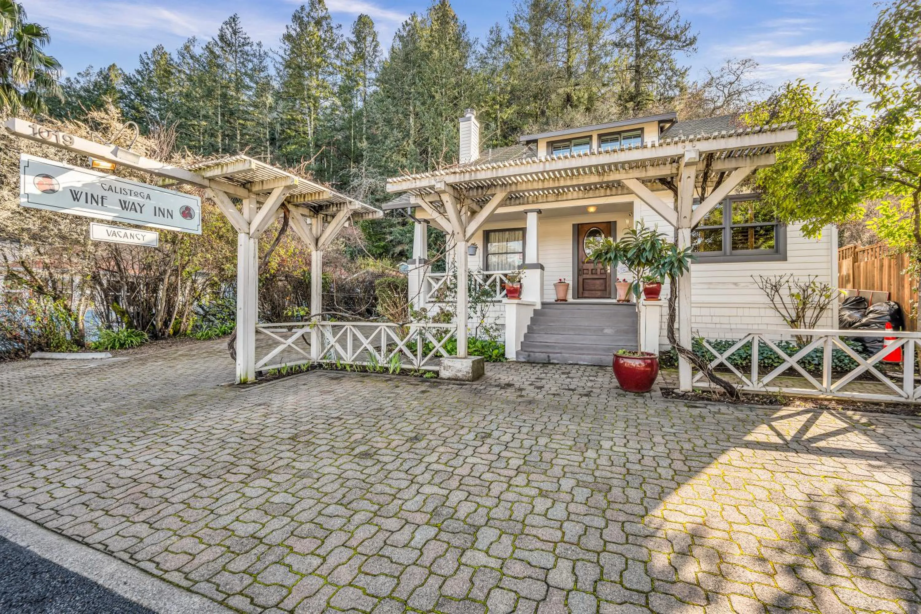 Property building in Calistoga Wine Way Inn