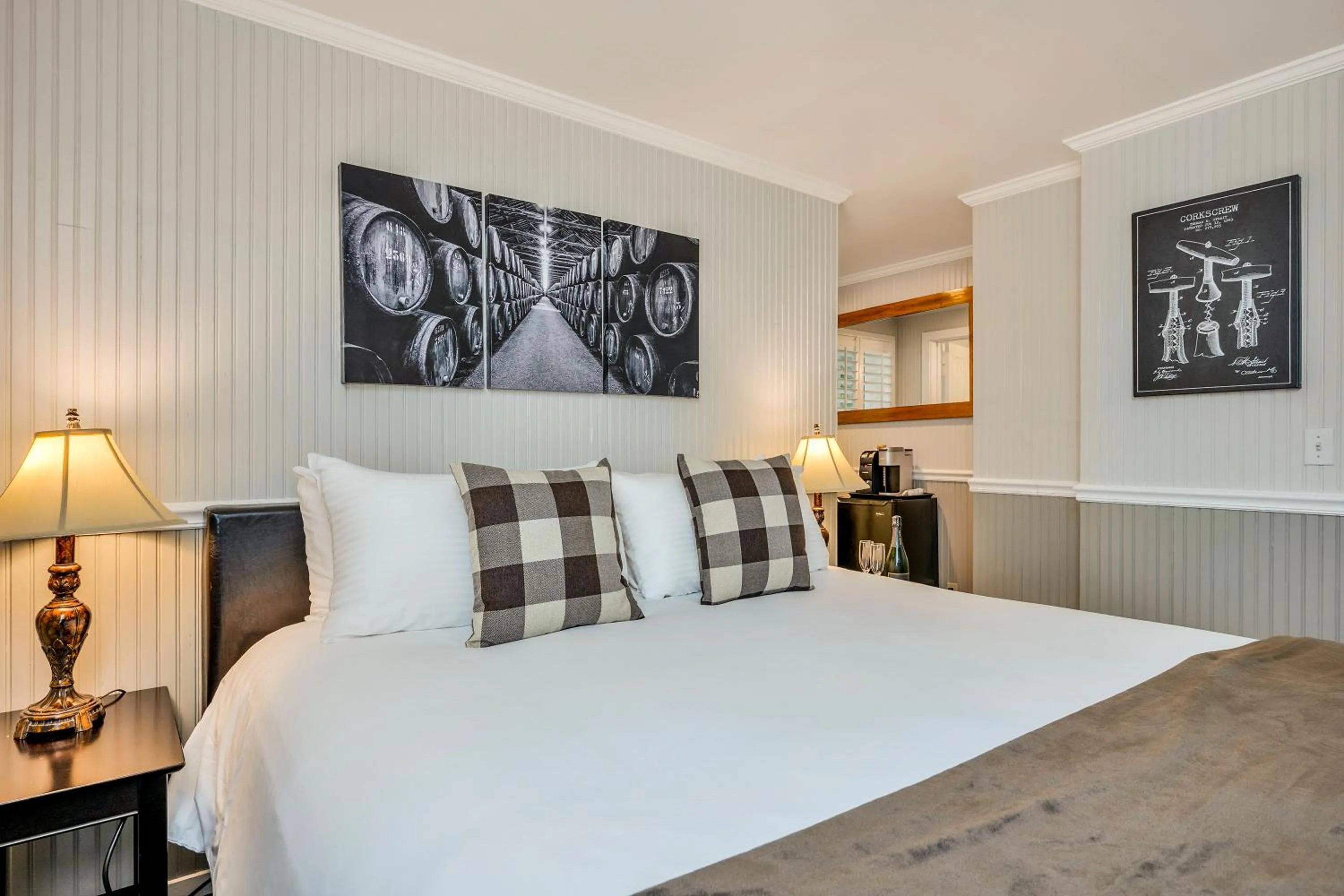 Bed in Calistoga Wine Way Inn