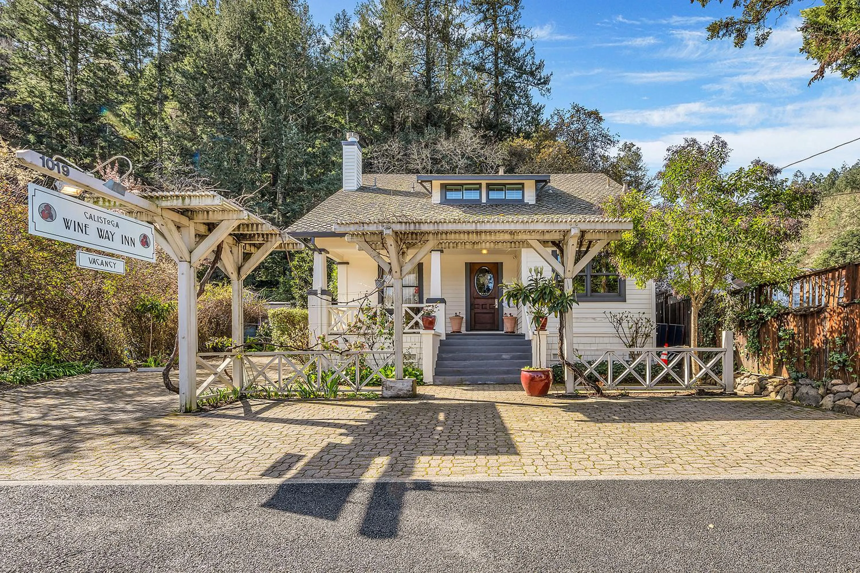 Property building in Calistoga Wine Way Inn