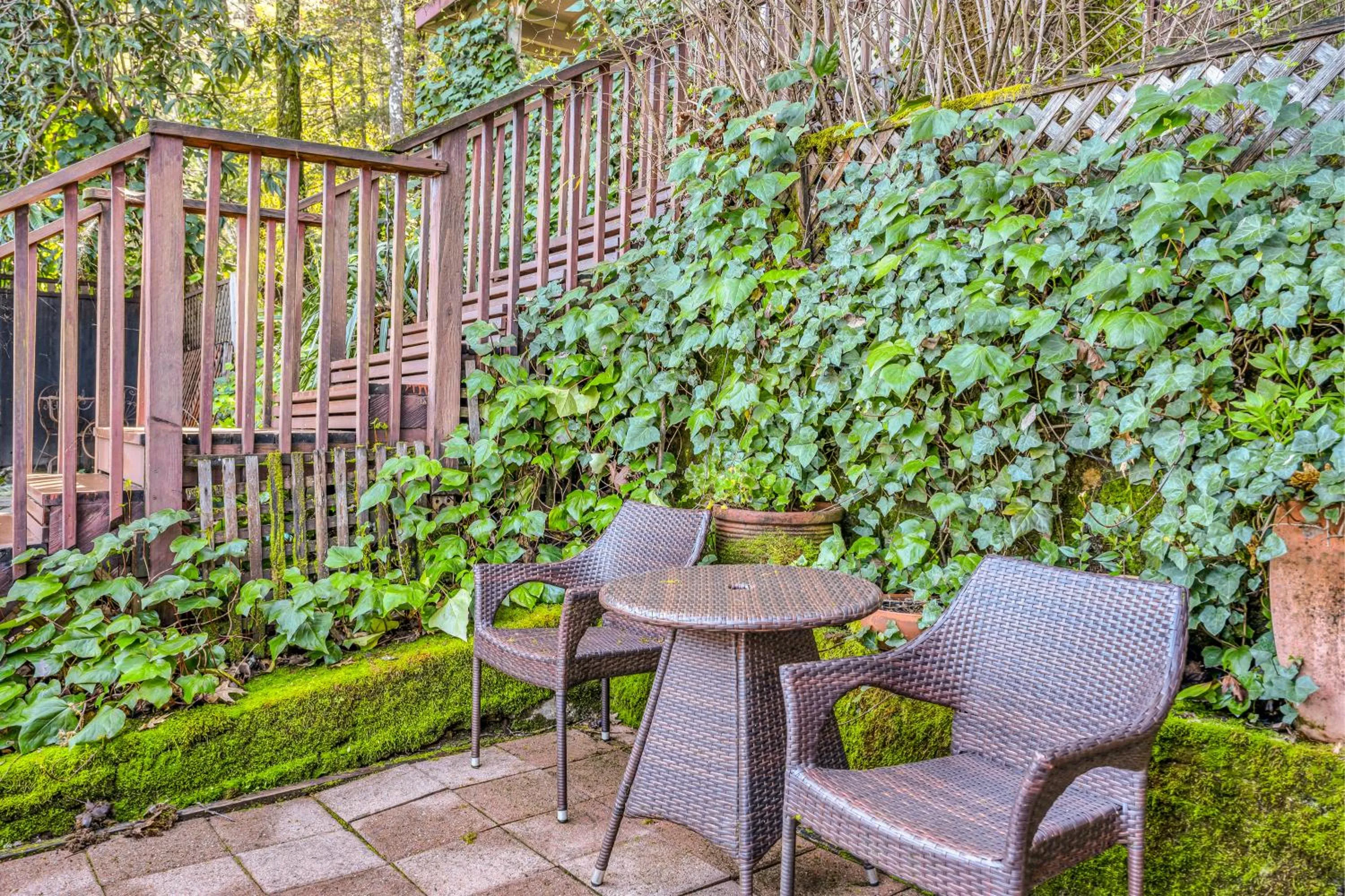 Patio in Calistoga Wine Way Inn