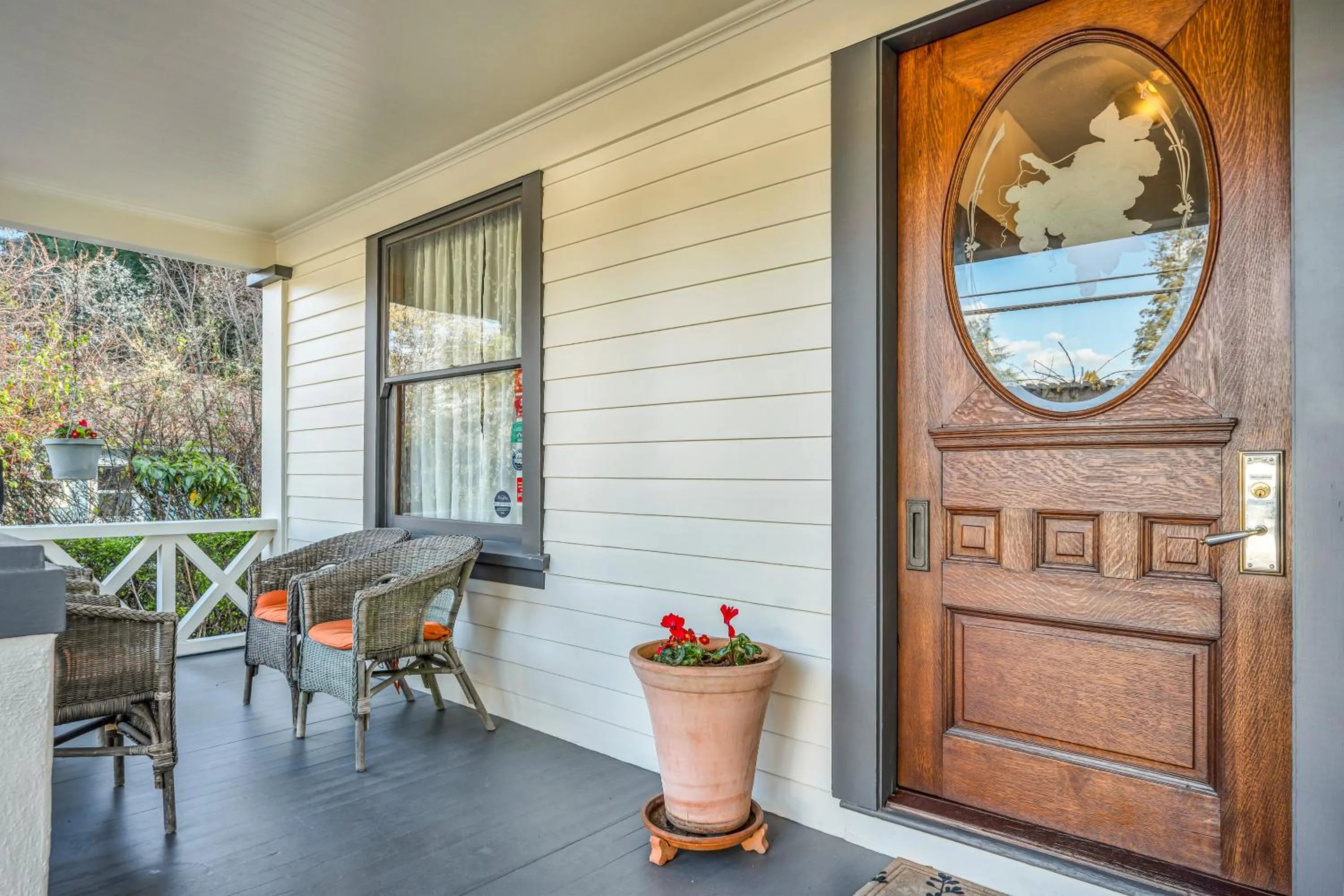 Facade/entrance in Calistoga Wine Way Inn