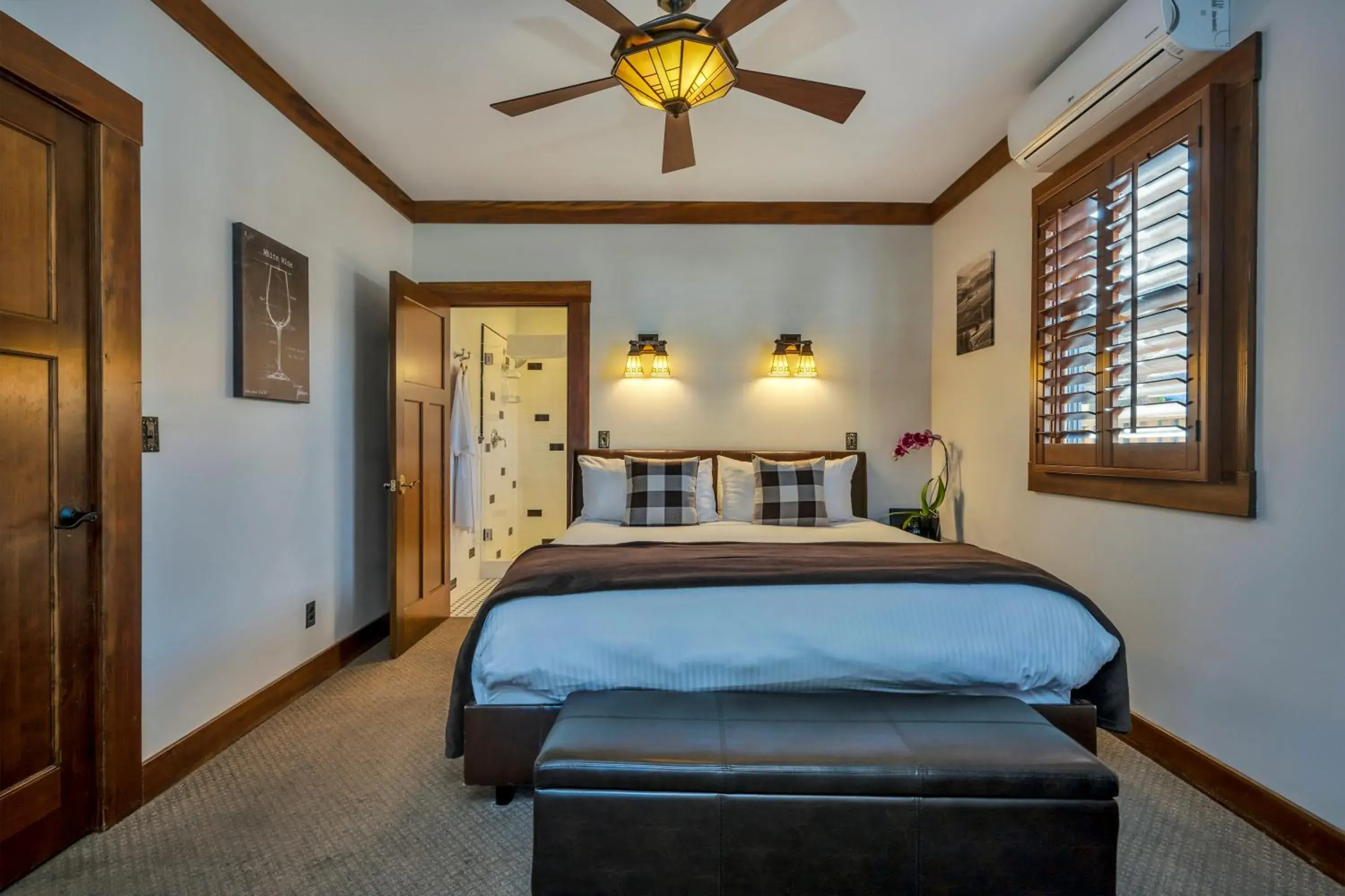 King Suite in Calistoga Wine Way Inn King Suite in Calistoga Wine Way Inn