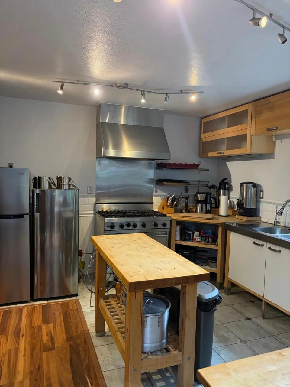 Kitchen or kitchenette in Calistoga Wine Way Inn