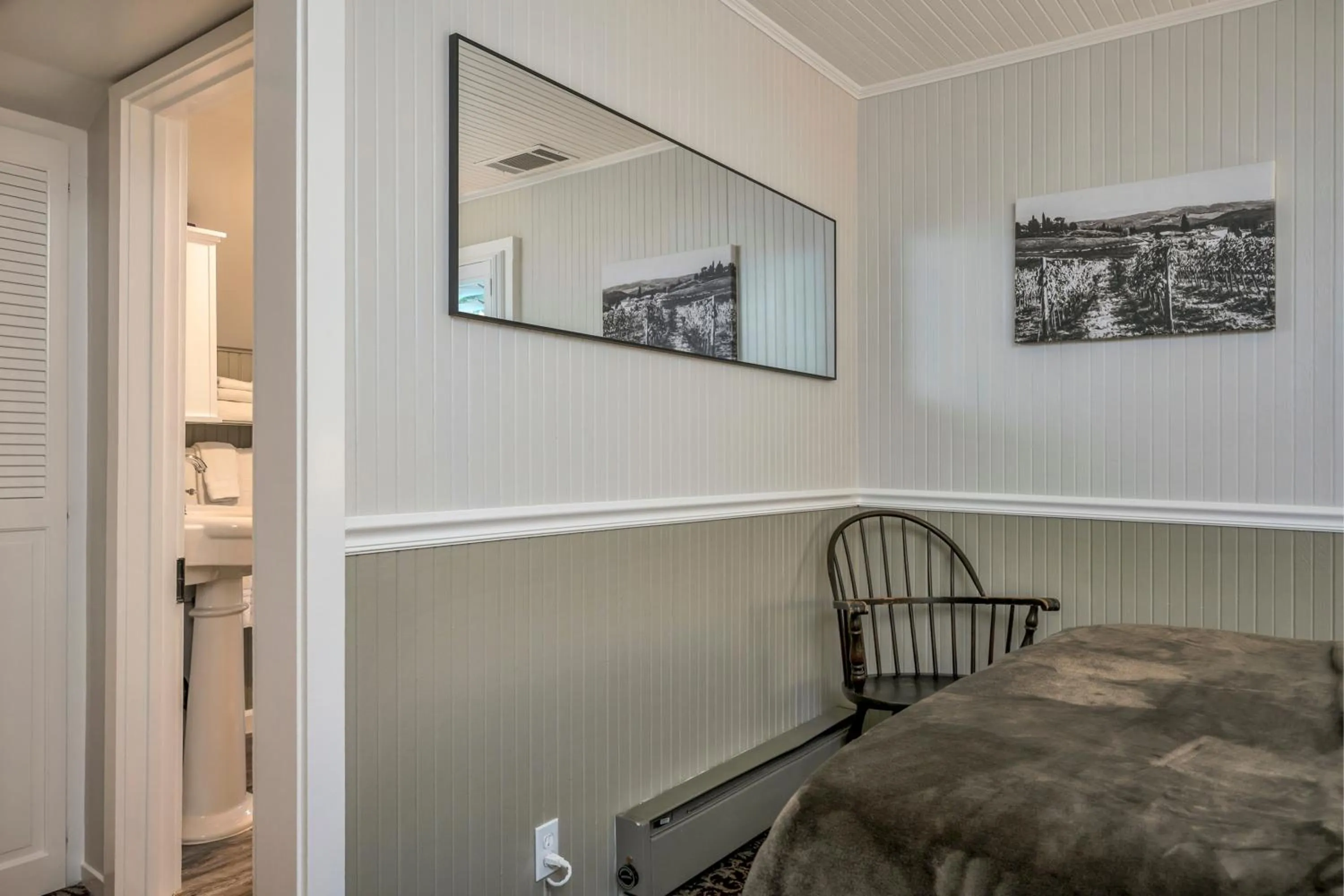 Bedroom in Calistoga Wine Way Inn