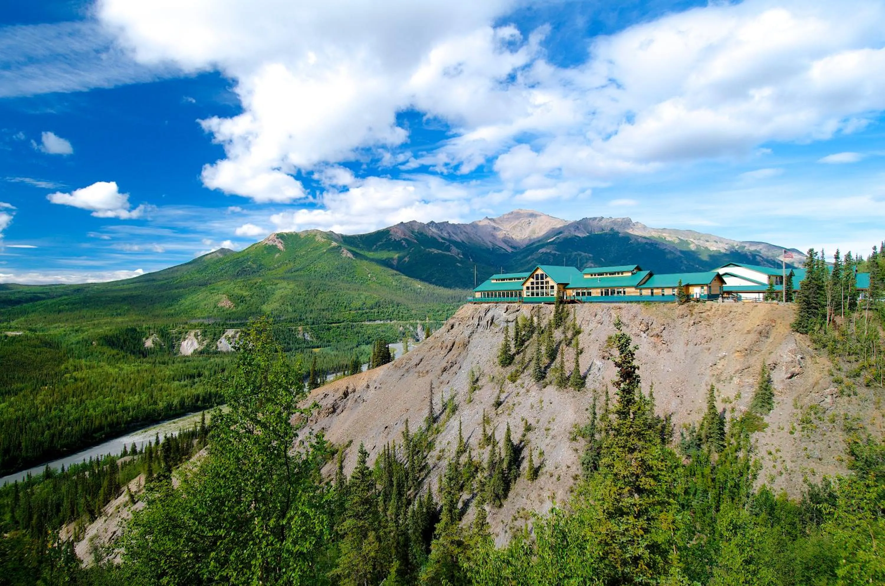 Facade/entrance in Grande Denali Lodge