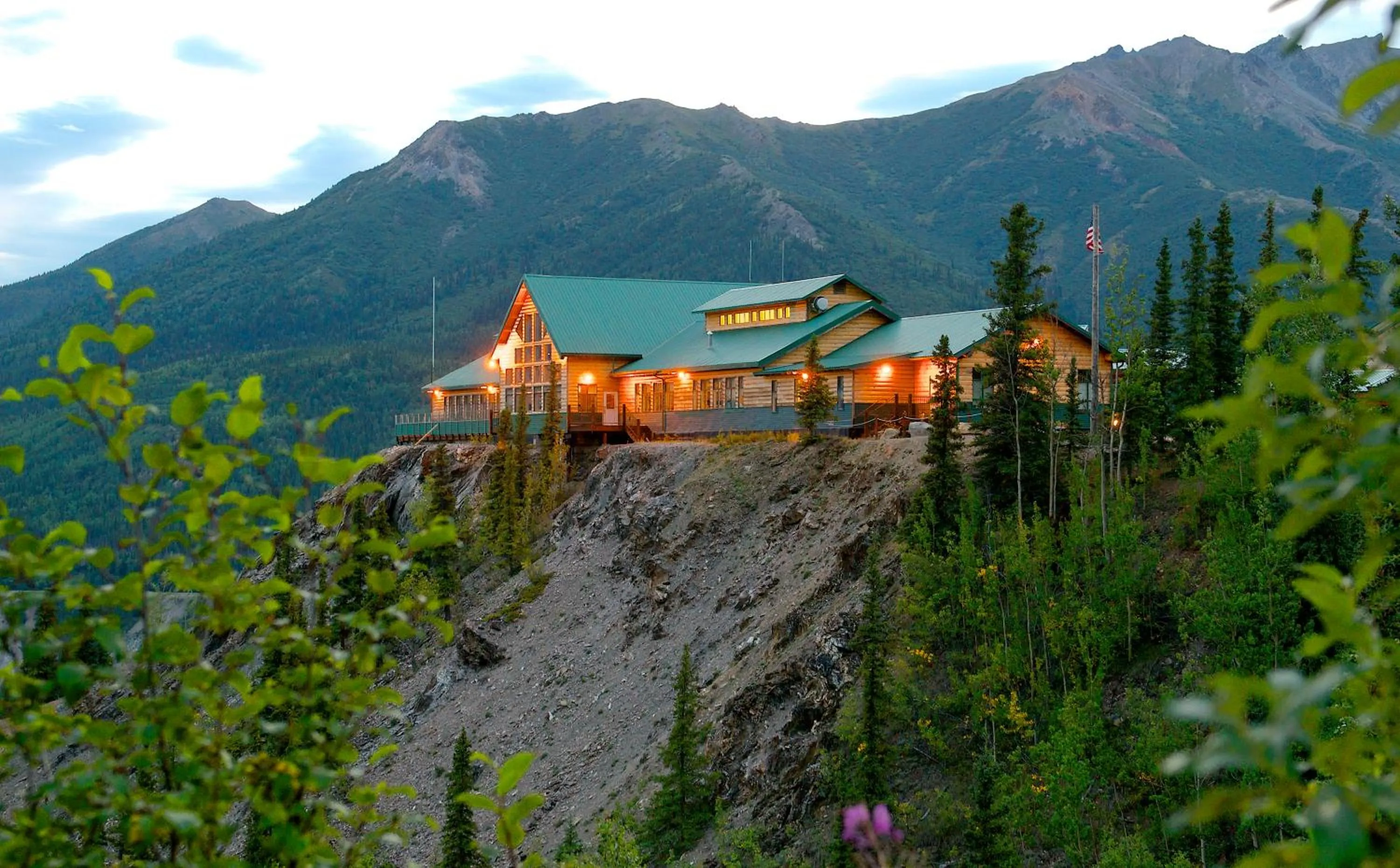 Facade/entrance in Grande Denali Lodge