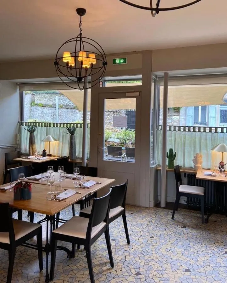 Dining area in Auberge du Chasseur