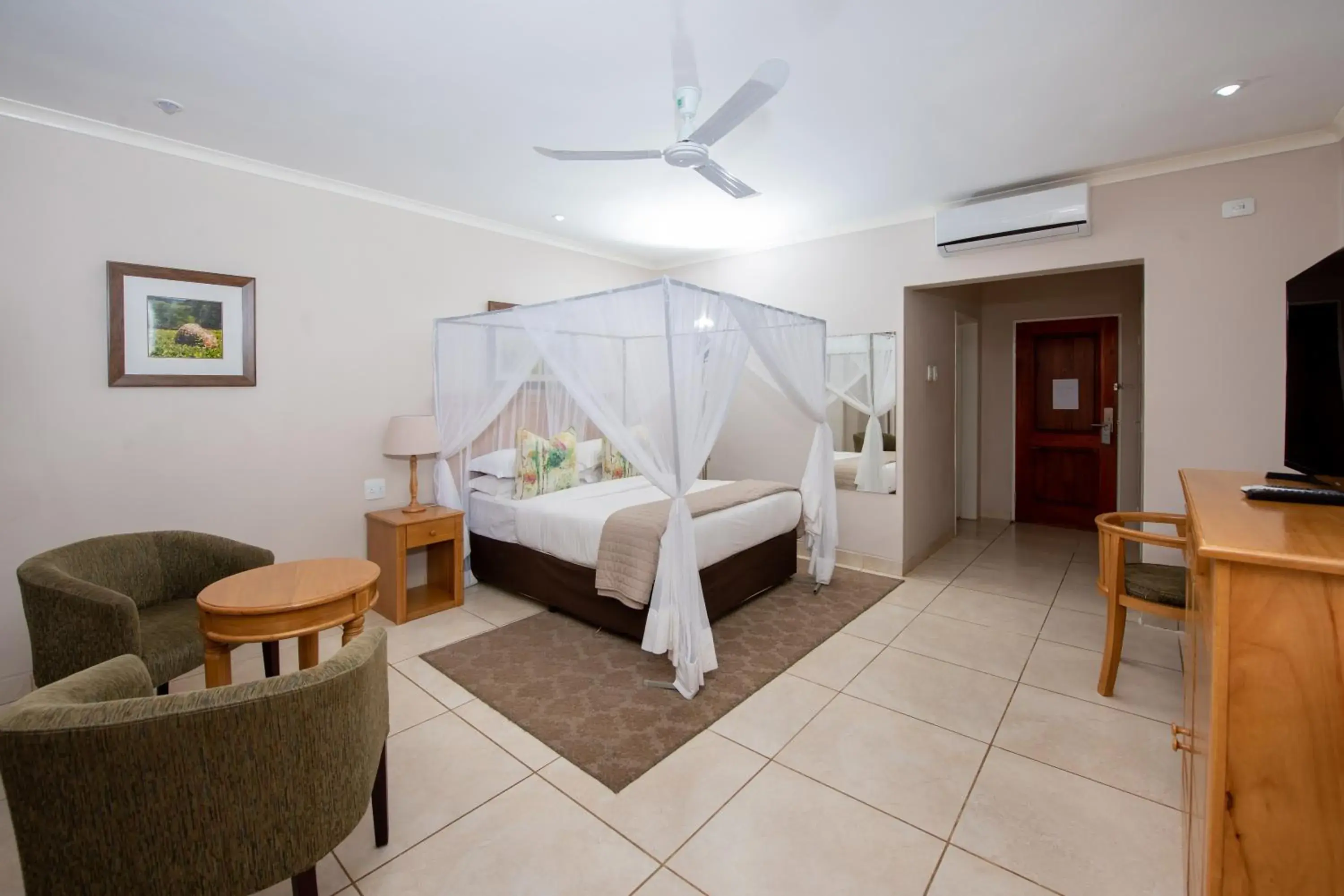 Deluxe Double Room - single occupancy in Ufulu Gardens Hotel Deluxe Double Room - single occupancy in Ufulu Gardens Hotel