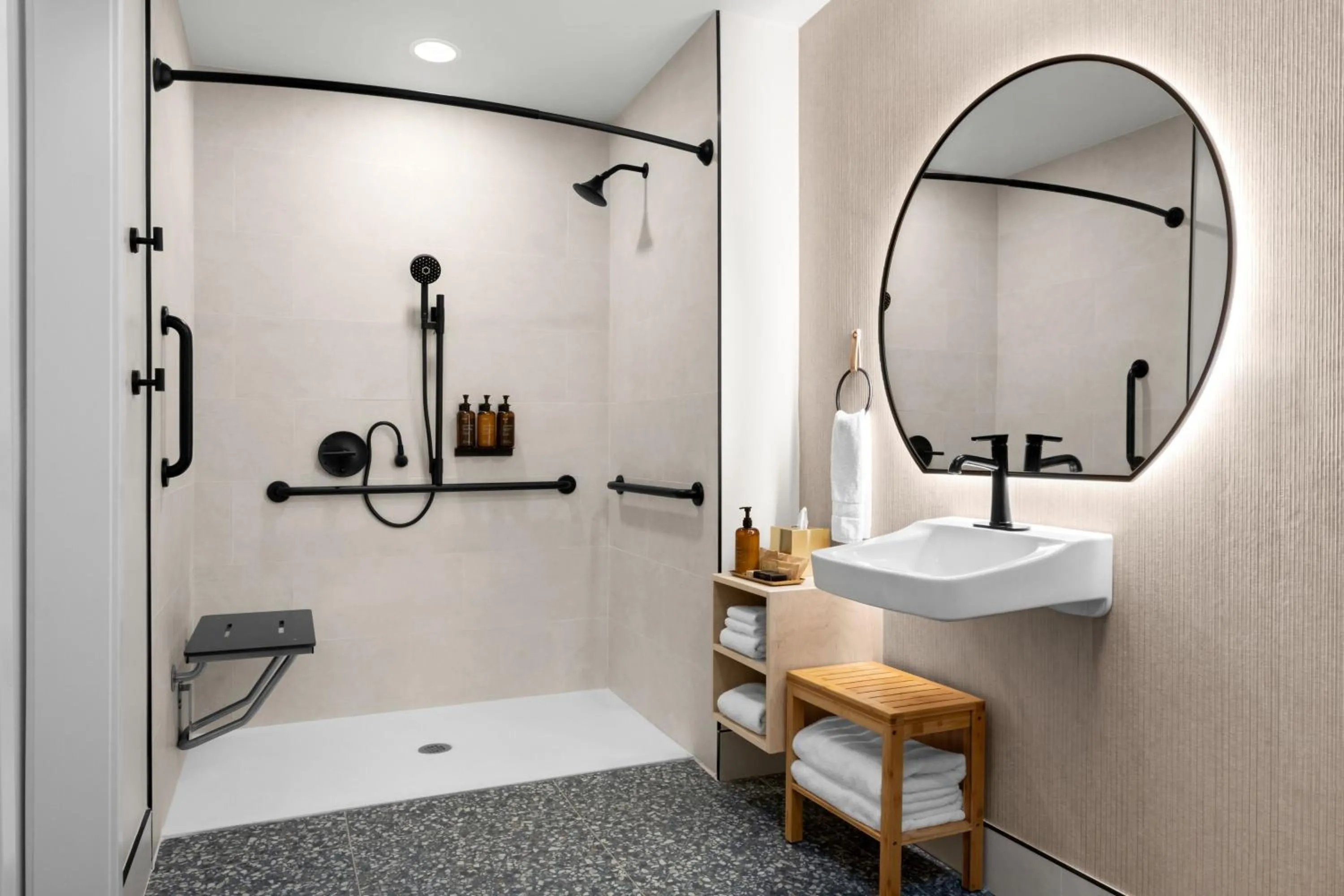 Bathroom in The Inelle, Oakhurst Yosemite, a Tribute Portfolio Hotel