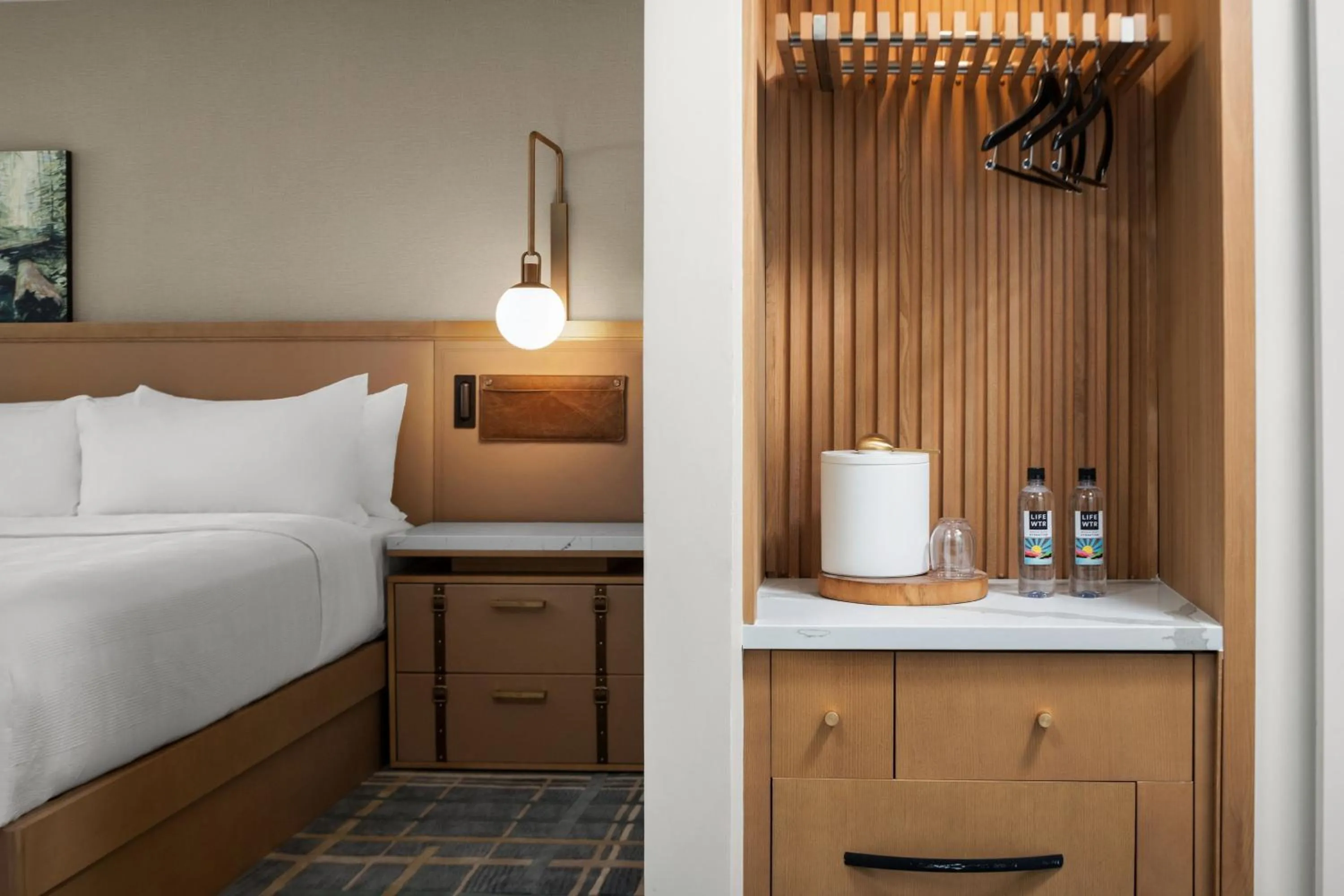 Photo of the whole room, Bed in The Inelle, Oakhurst Yosemite, a Tribute Portfolio Hotel