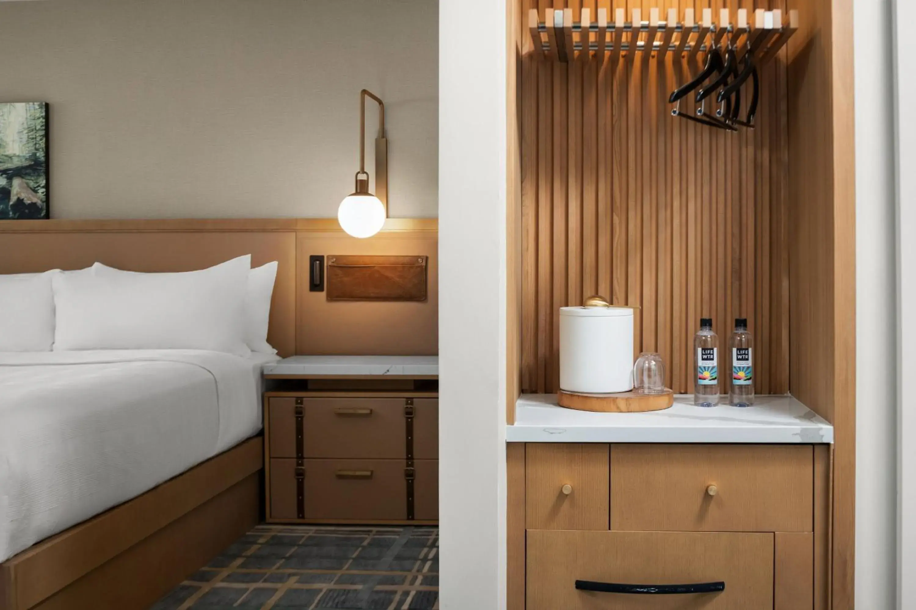 King Suite in The Inelle, Oakhurst Yosemite, a Tribute Portfolio Hotel King Suite in The Inelle, Oakhurst Yosemite, a Tribute Portfolio Hotel