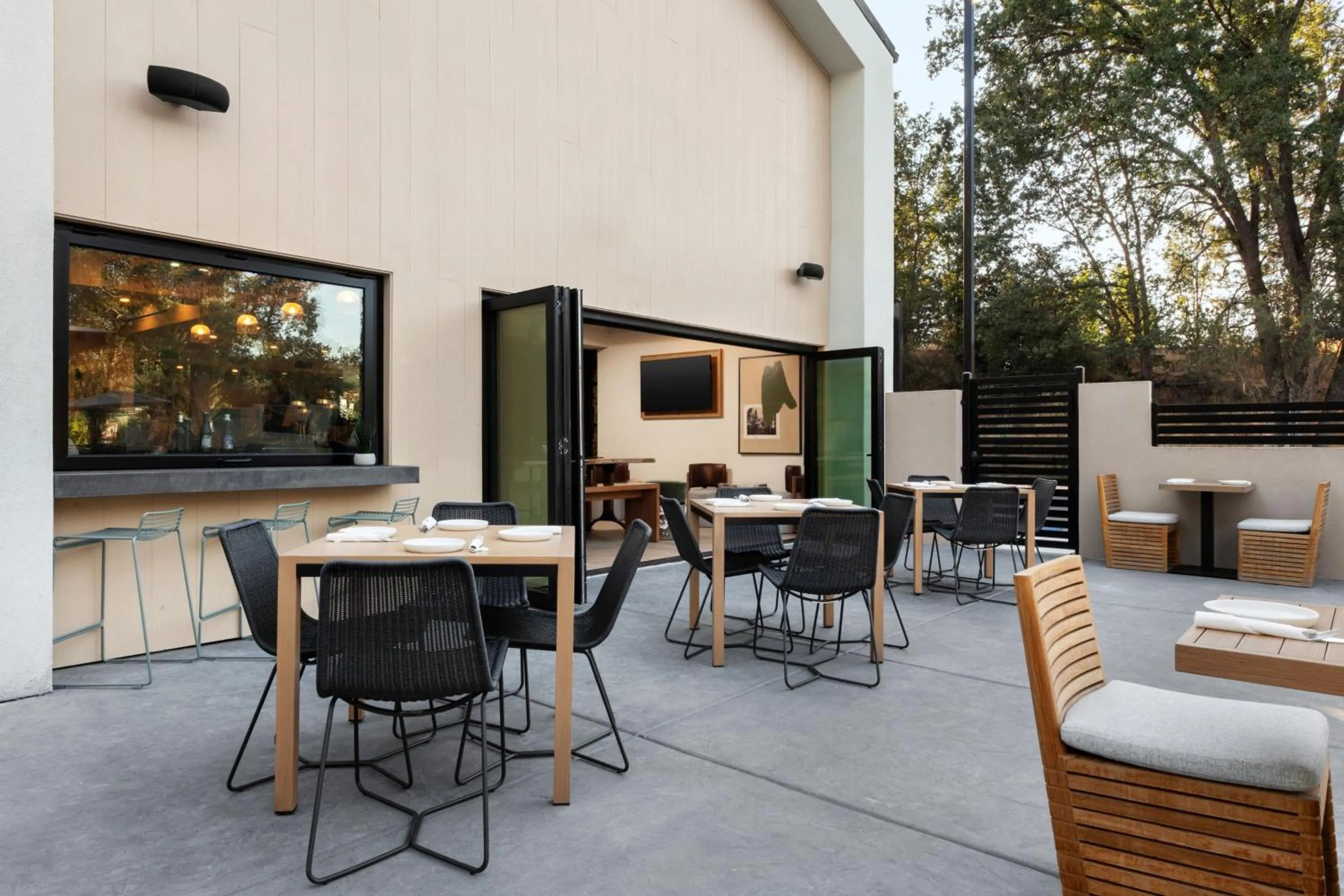 Restaurant/places to eat in The Inelle, Oakhurst Yosemite, a Tribute Portfolio Hotel