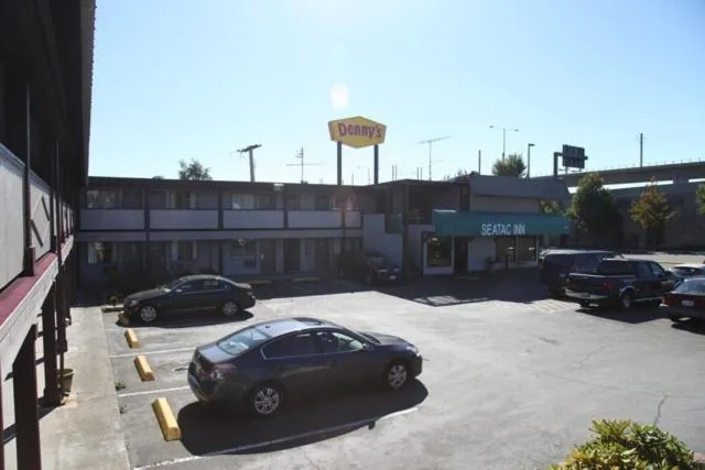 Facade/entrance in Seatac Inn