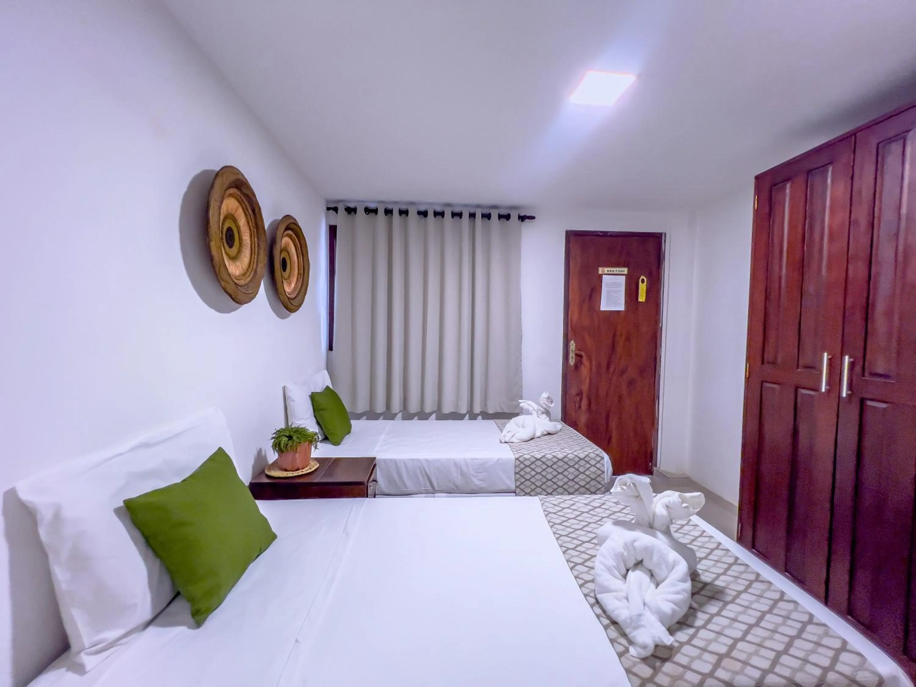 Photo of the whole room, Bed in Pousada Pérola do Porto