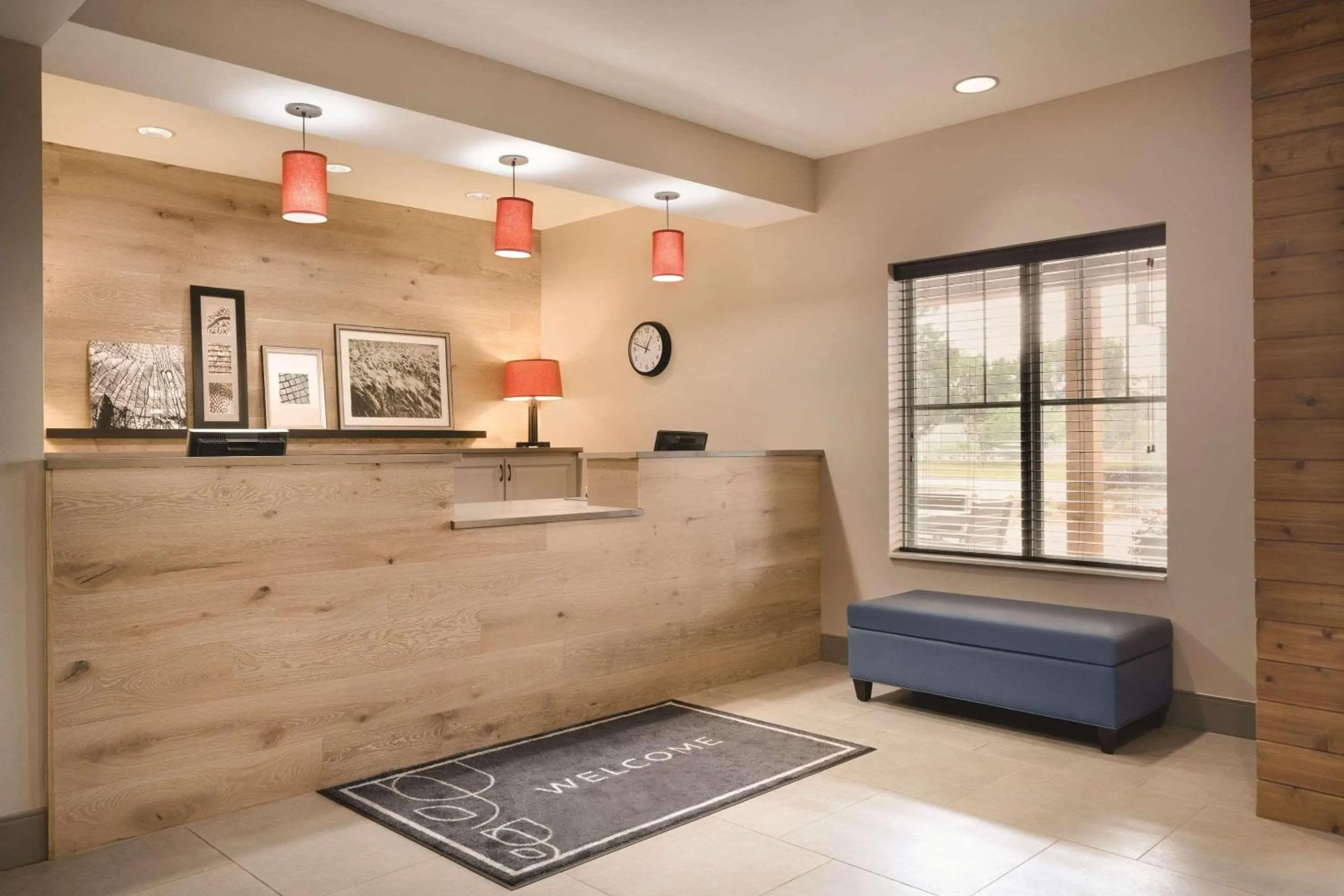 Lobby or reception in Country Inn & Suites by Radisson, Brooklyn Park - Brooklyn Center, MN