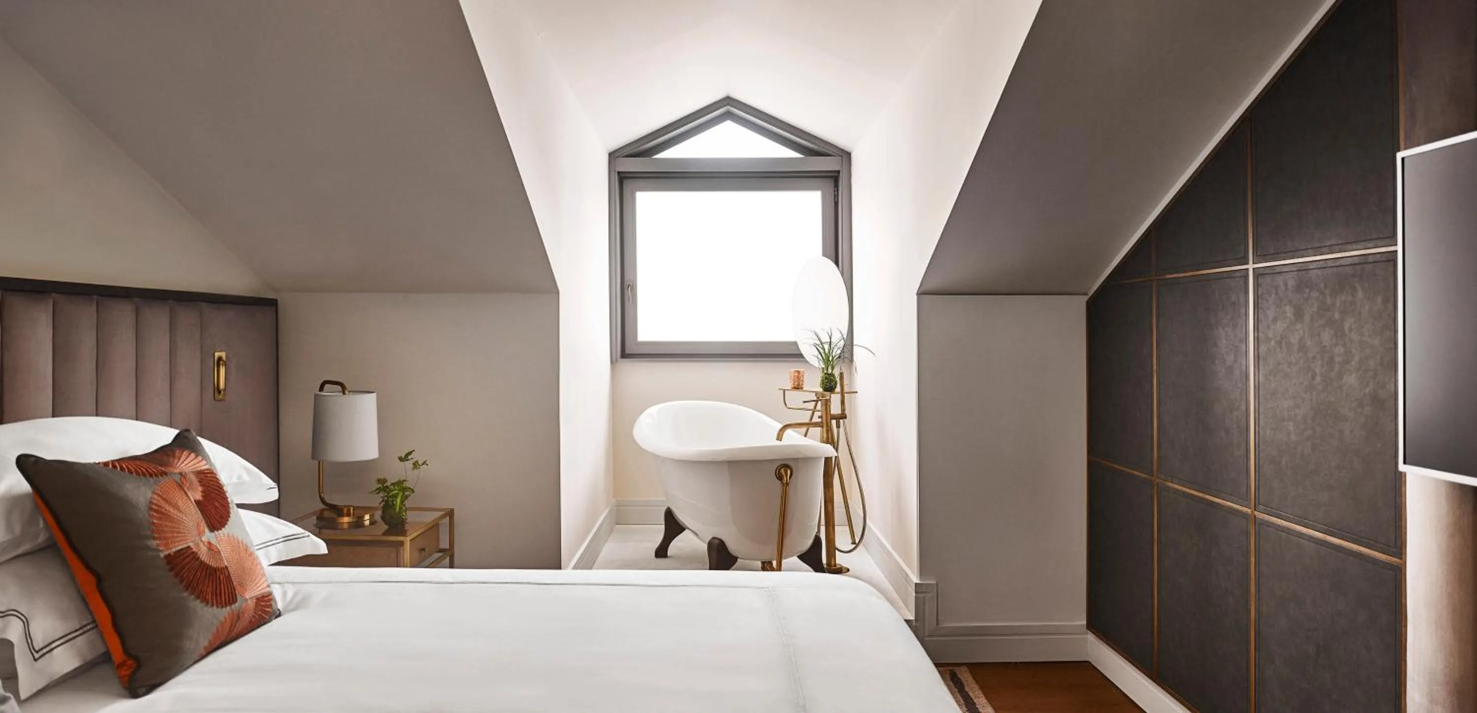 Bed in Gran Hotel Inglés - The Leading Hotels of the World