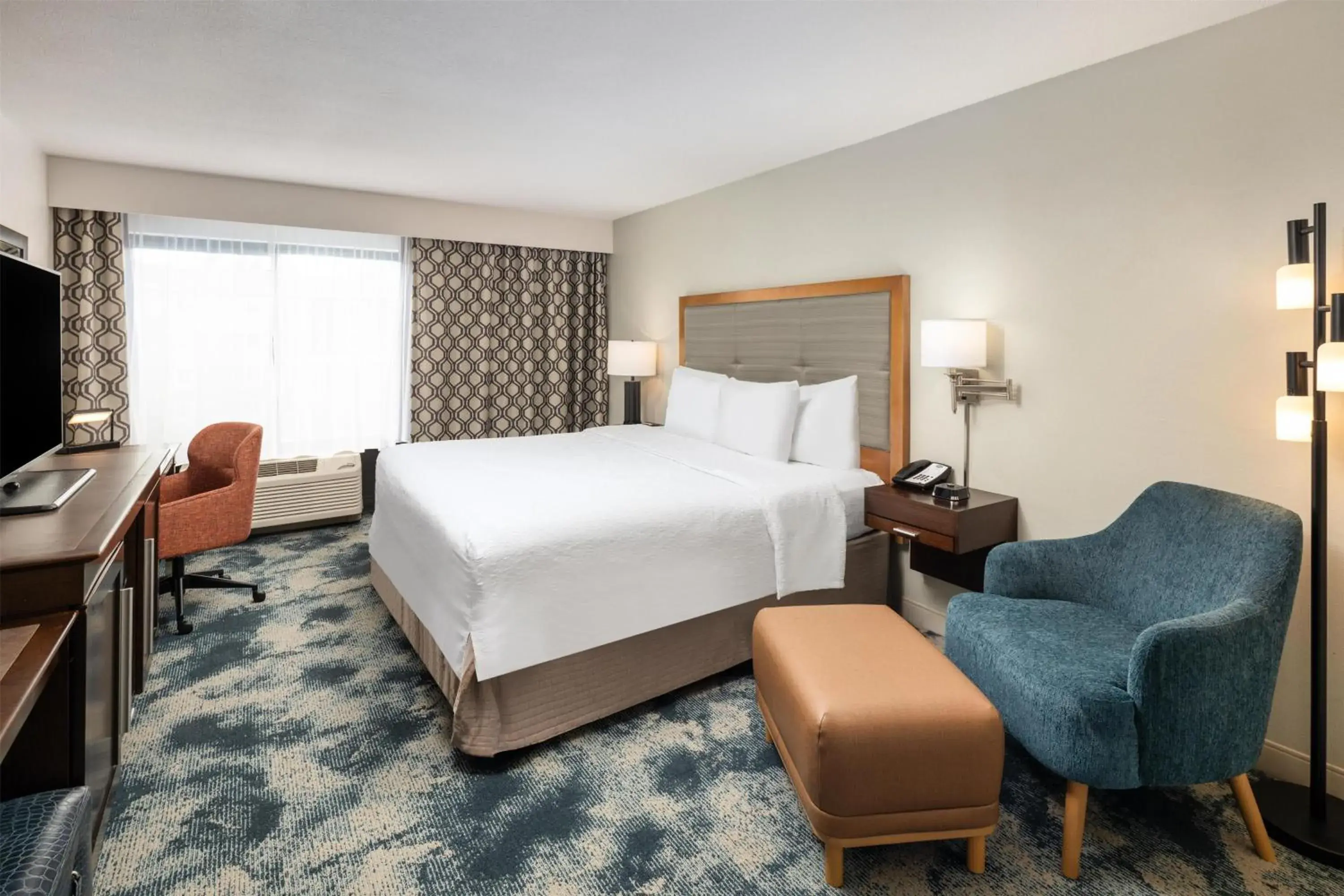 King Room with King Bed - Non-Smoking in Hampton Inn Portland East King Room with King Bed - Non-Smoking in Hampton Inn Portland East