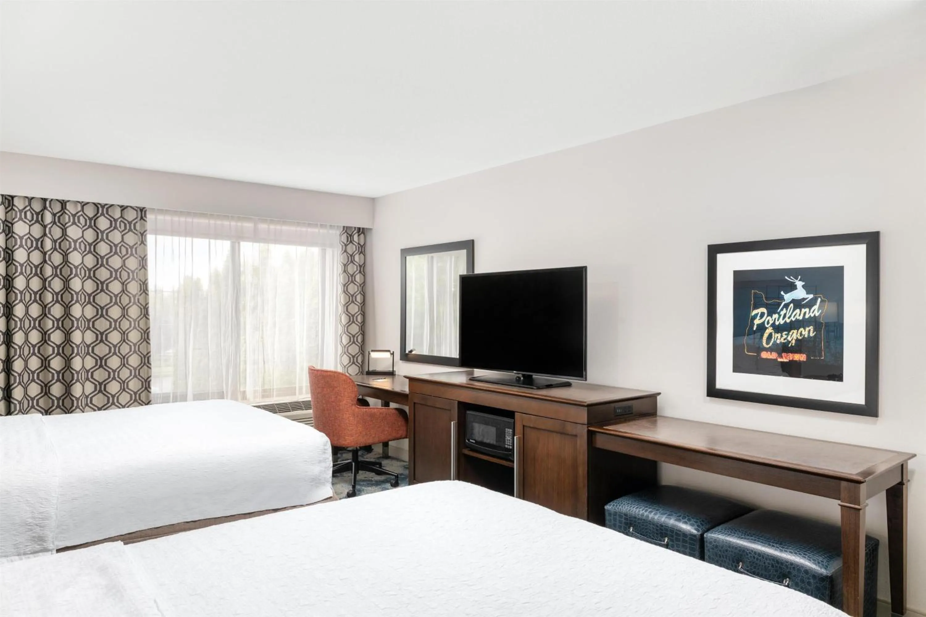 Bed in Hampton Inn Portland East