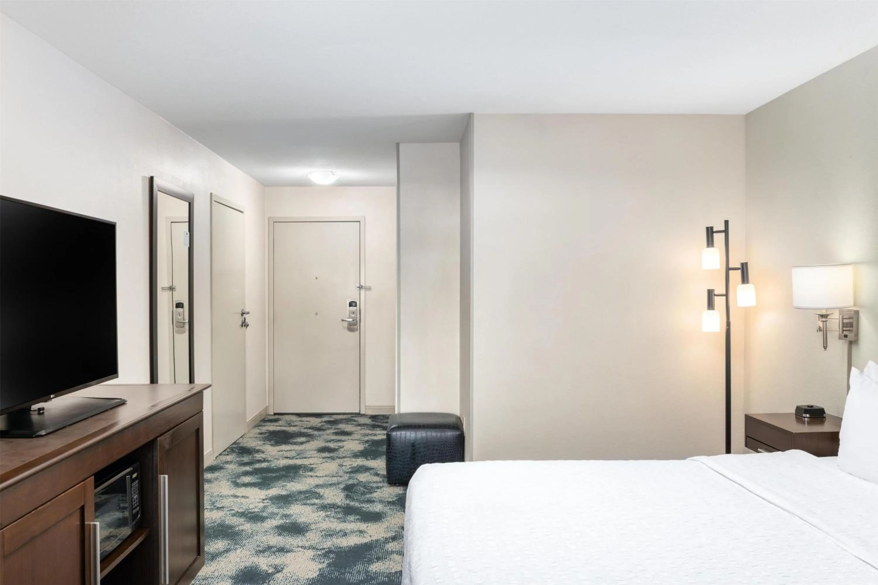 Bed in Hampton Inn Portland East