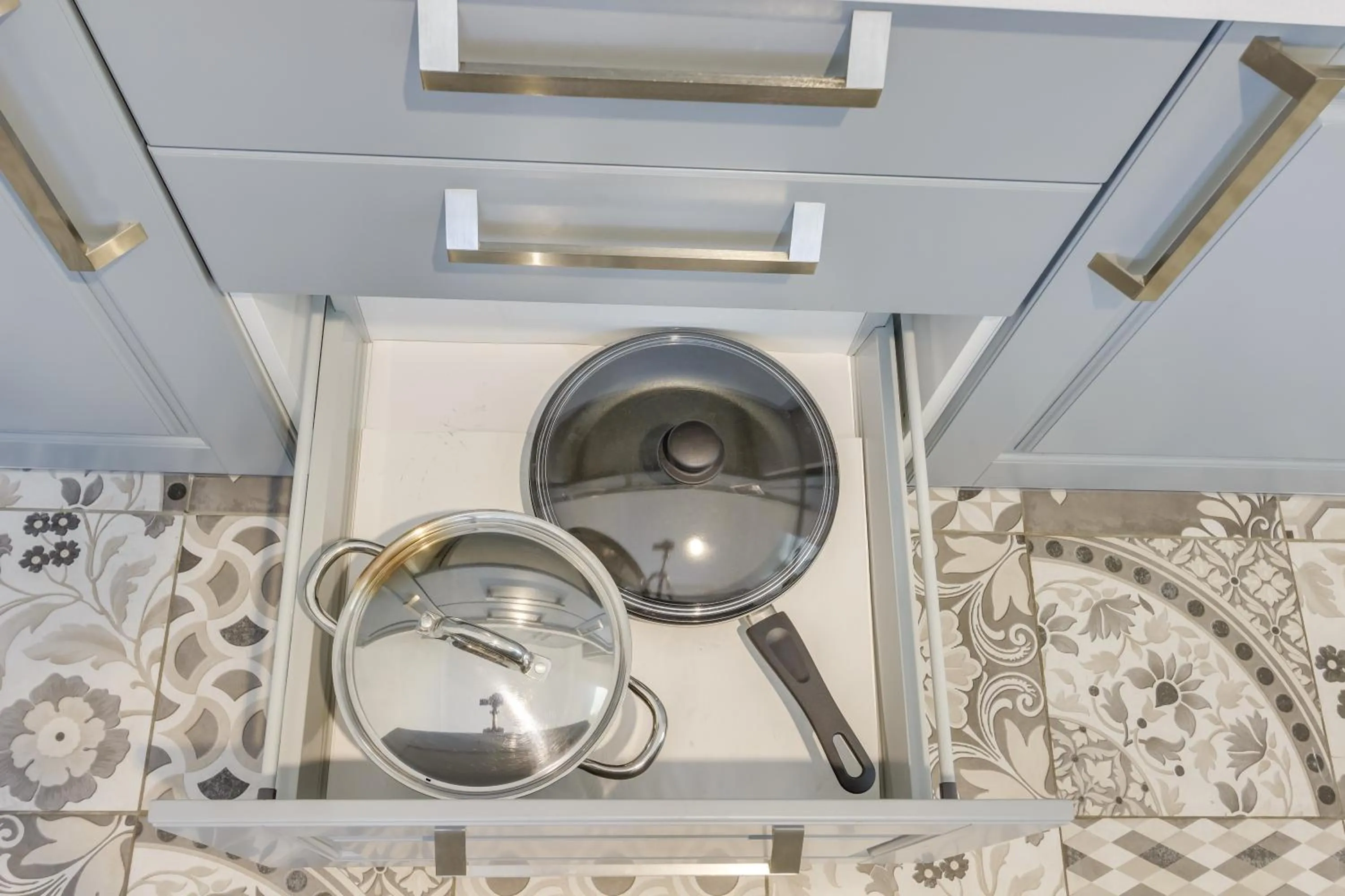 Coffee/tea facilities in Opera Apartments Almaty