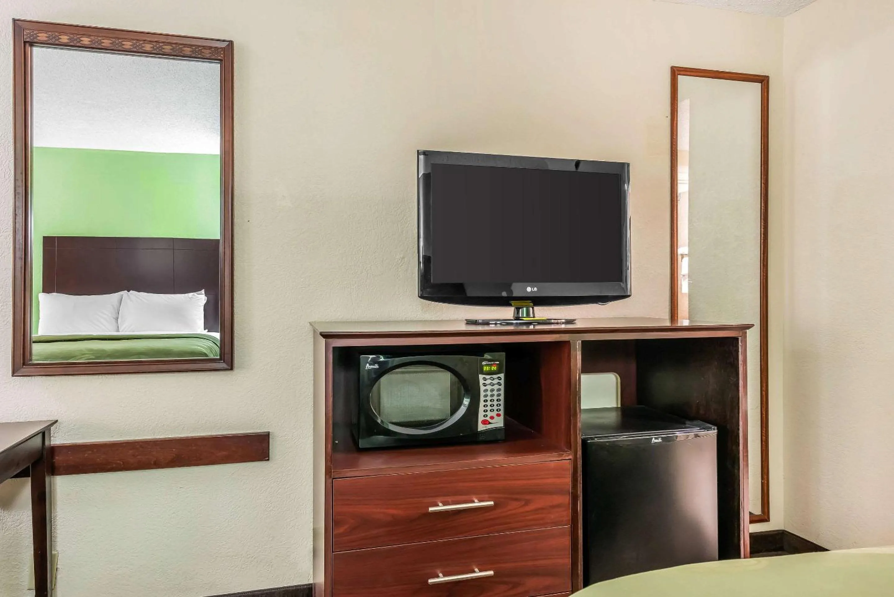 Bedroom in Quality Inn