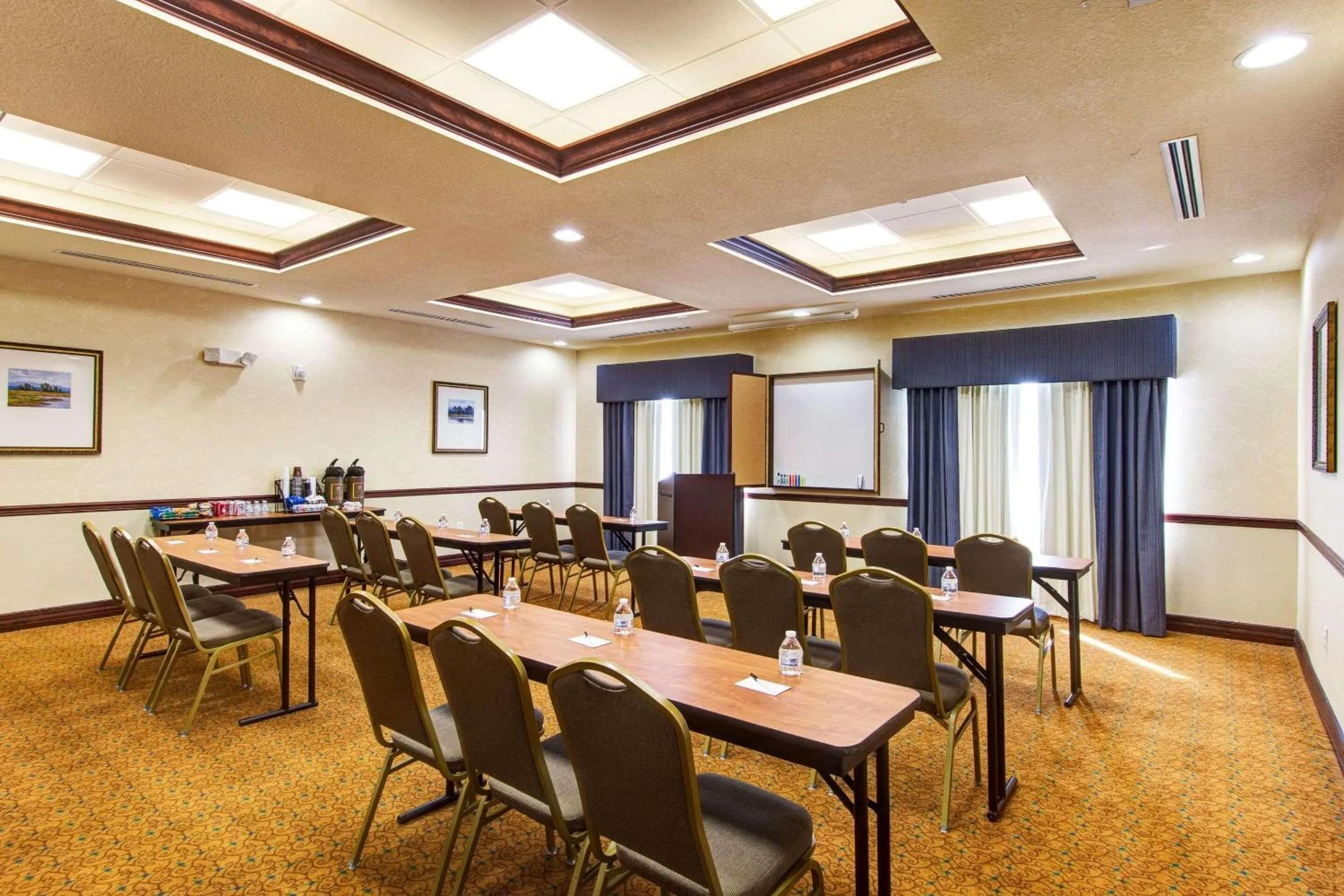 Meeting/conference room in Country Inn & Suites by Radisson, St Petersburg - Clearwater, FL