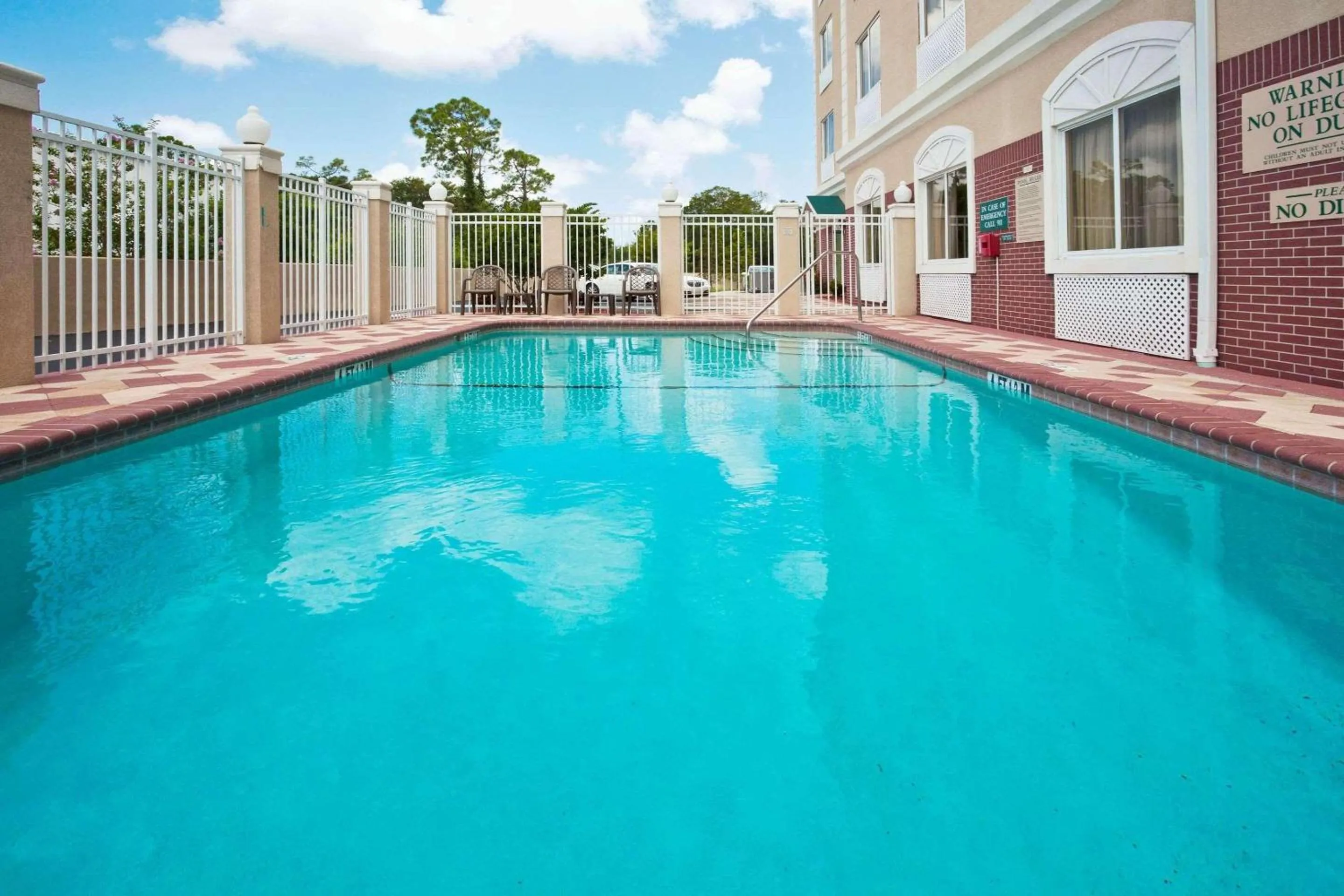 Swimming pool in Country Inn & Suites by Radisson, St Petersburg - Clearwater, FL