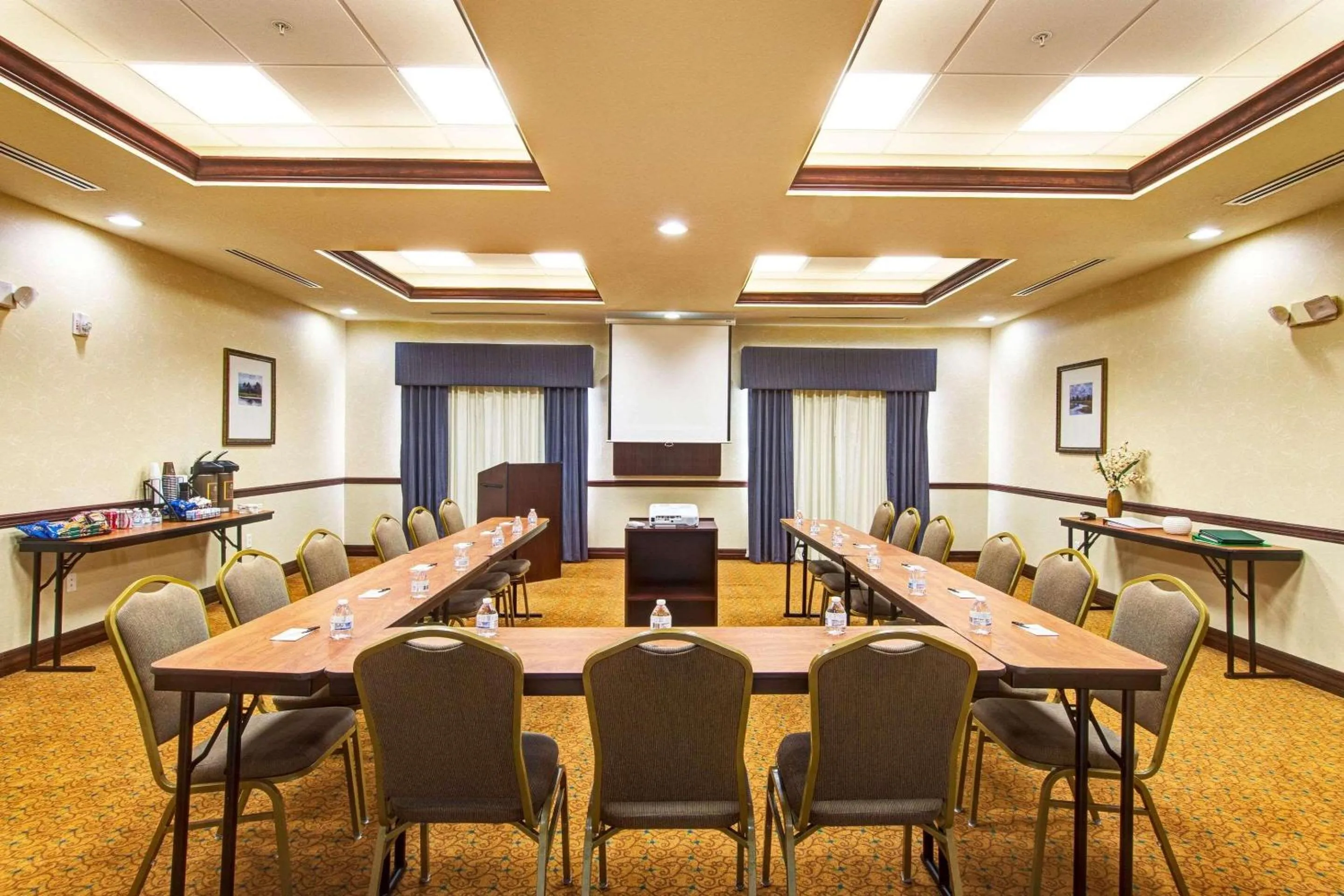 Meeting/conference room in Country Inn & Suites by Radisson, St Petersburg - Clearwater, FL