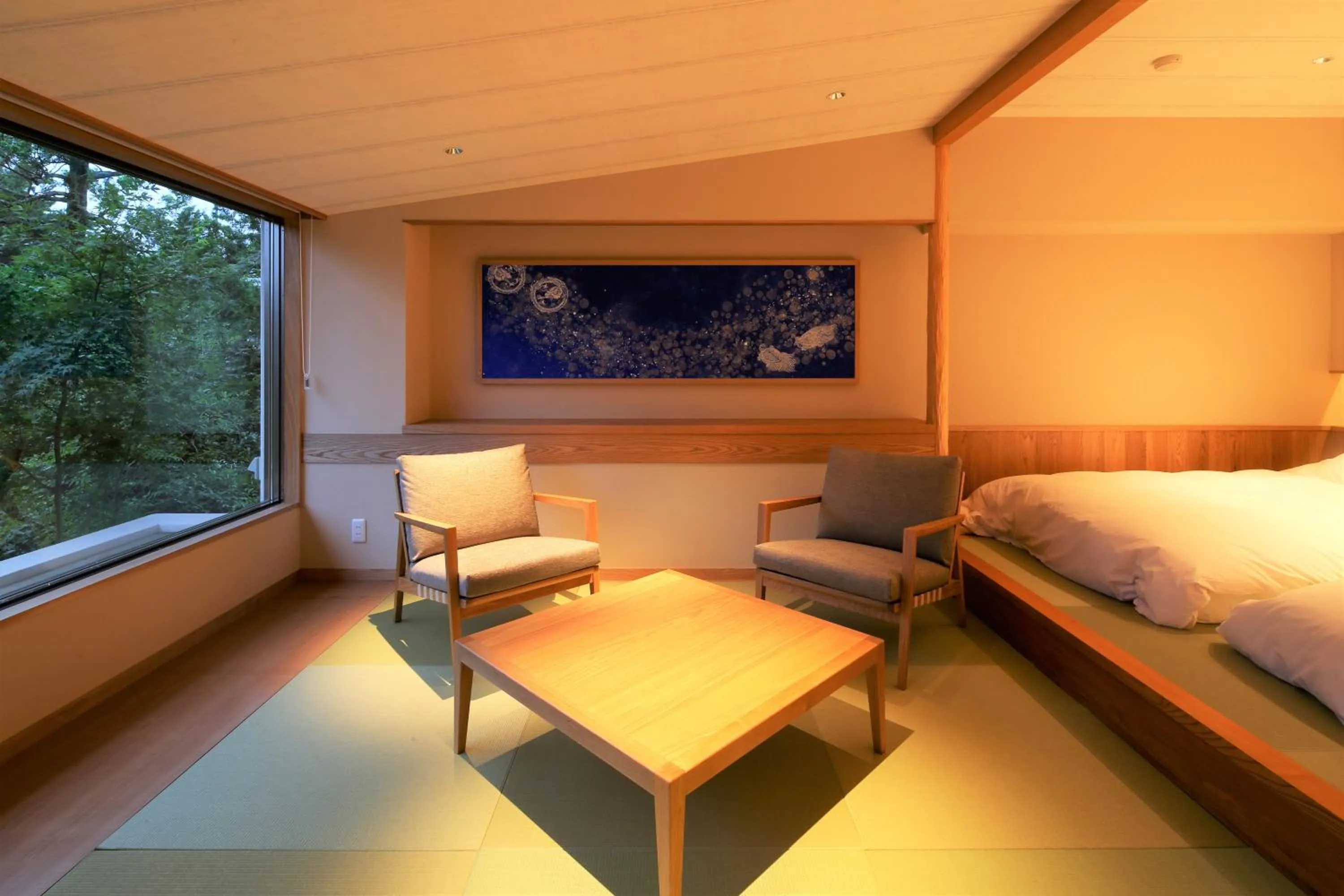 Photo of the whole room, Bed in Monjusou