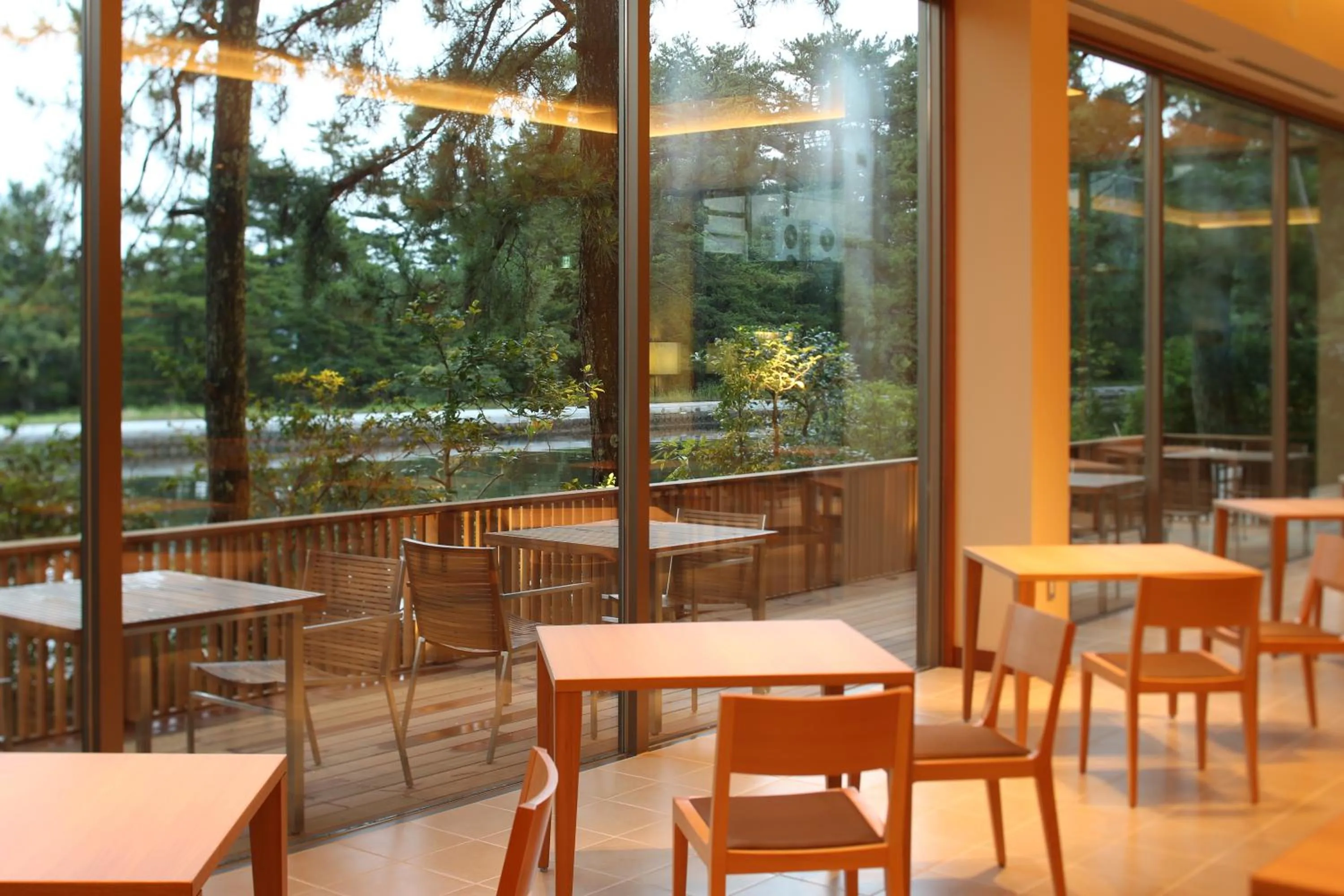 Restaurant/places to eat in Monjusou