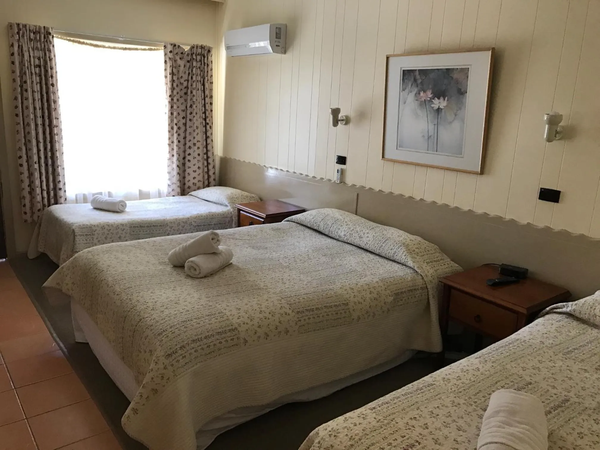 Photo of the whole room, Bed in Woodmans Hill Motel