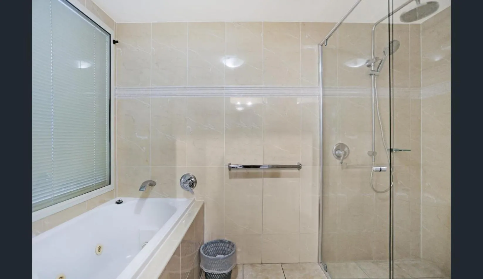 Bathroom in Boathouse Resort (Water Front)