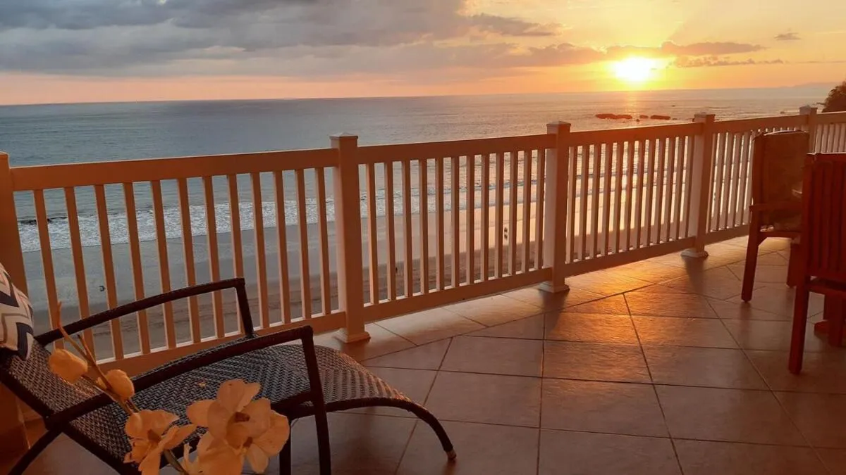 The Palms Jaco 1001 penthouse on the beach
