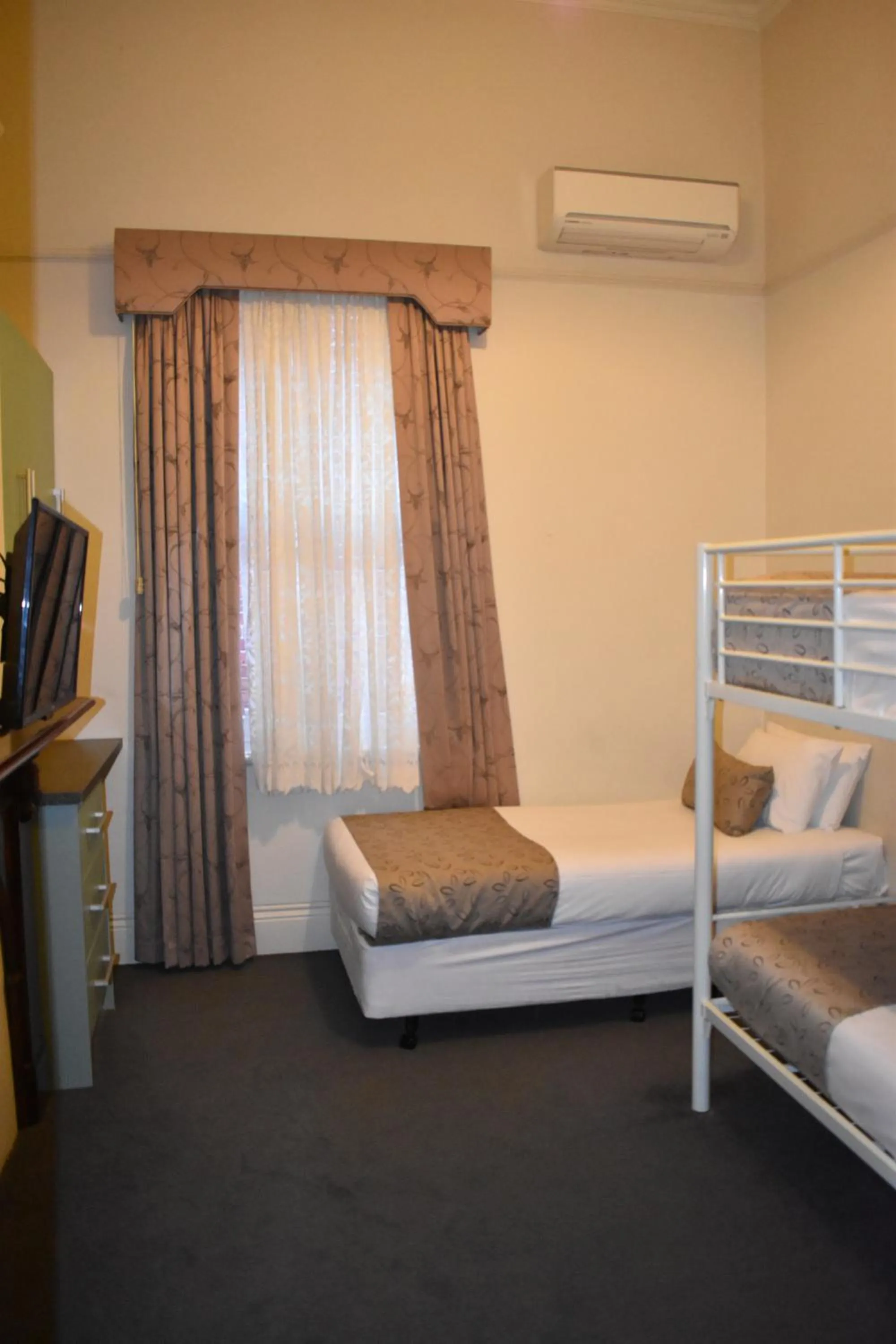 Bed in Seymours On Lydiard