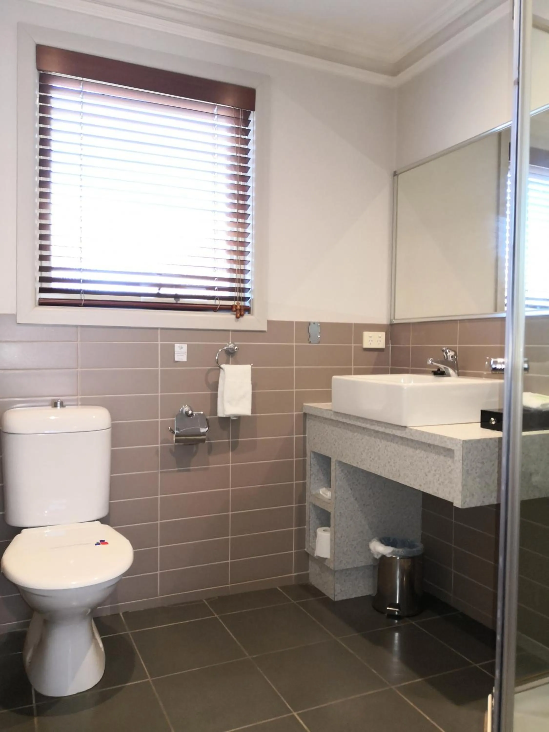 Bathroom in Seymours On Lydiard