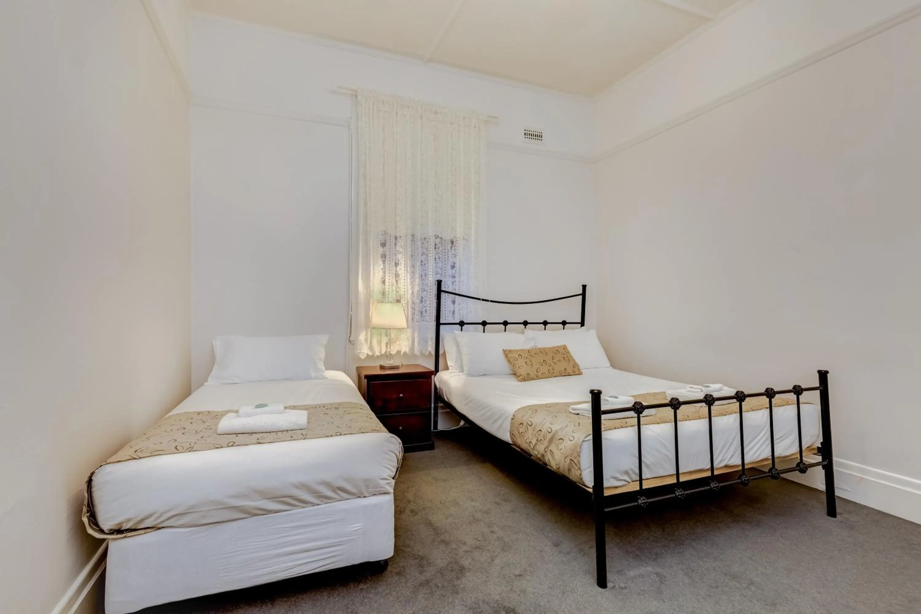 Bedroom, Bed in Seymours On Lydiard