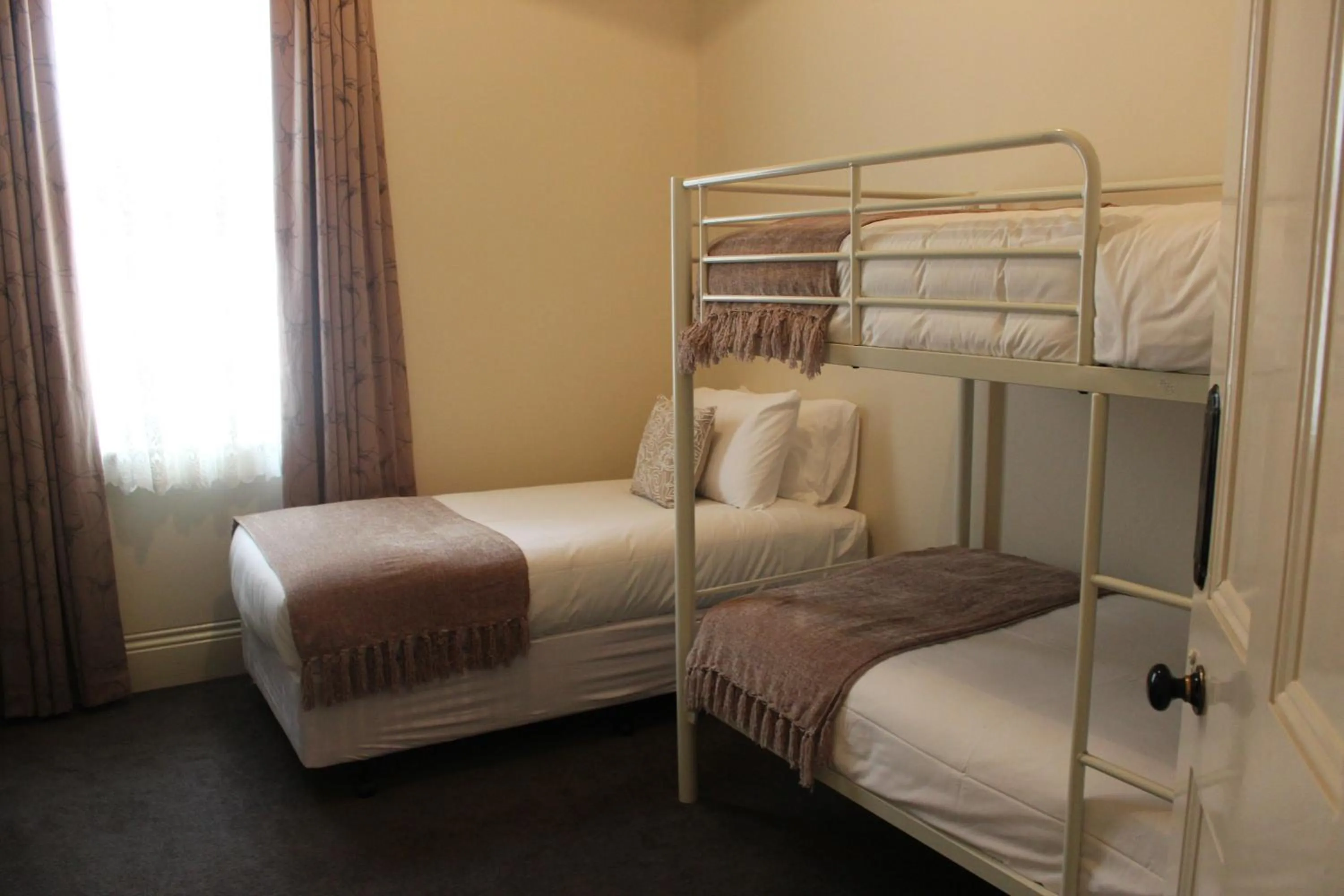 Photo of the whole room, Bed in Seymours On Lydiard