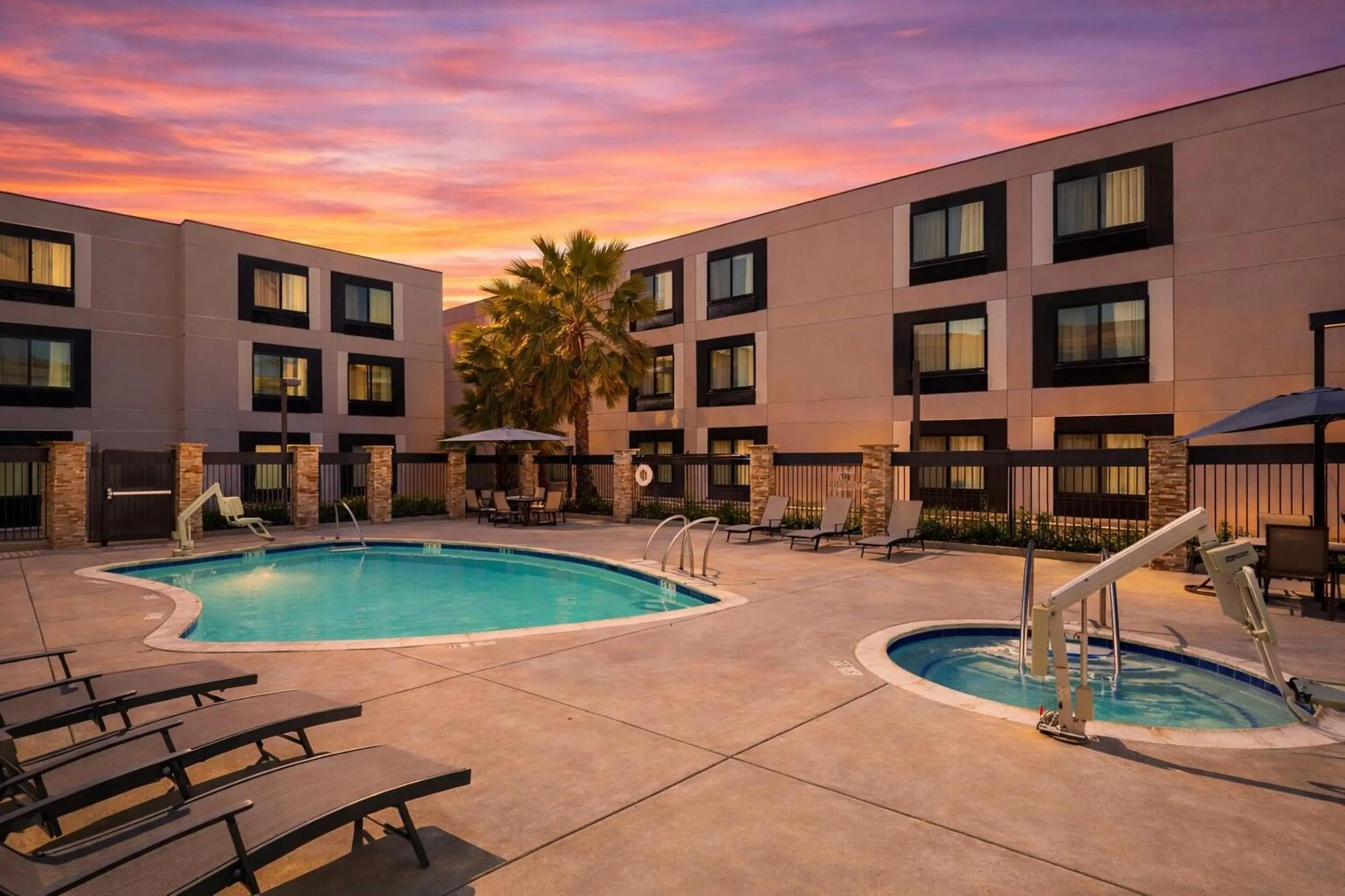 Pool view in Hampton Inn & Suites by Hilton San Diego SeaWorld