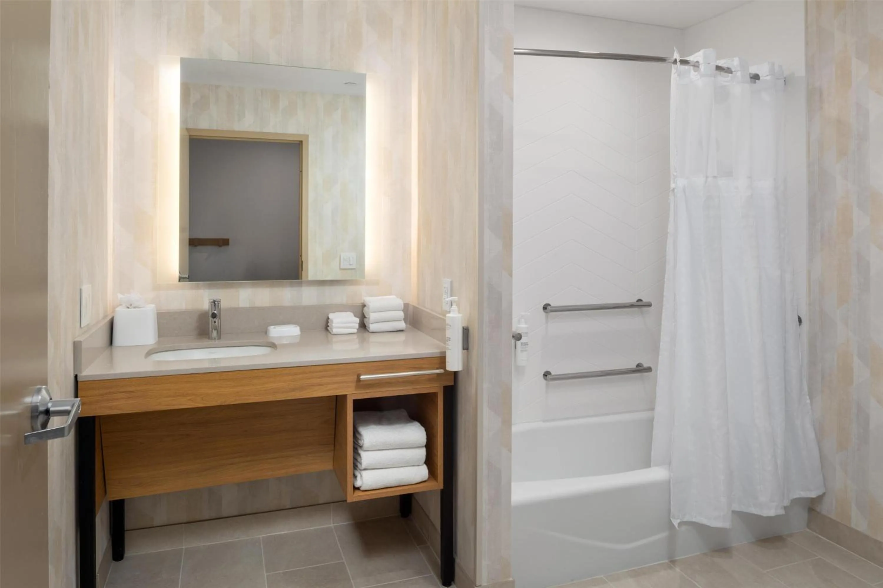 Shower in Hampton Inn & Suites by Hilton San Diego SeaWorld