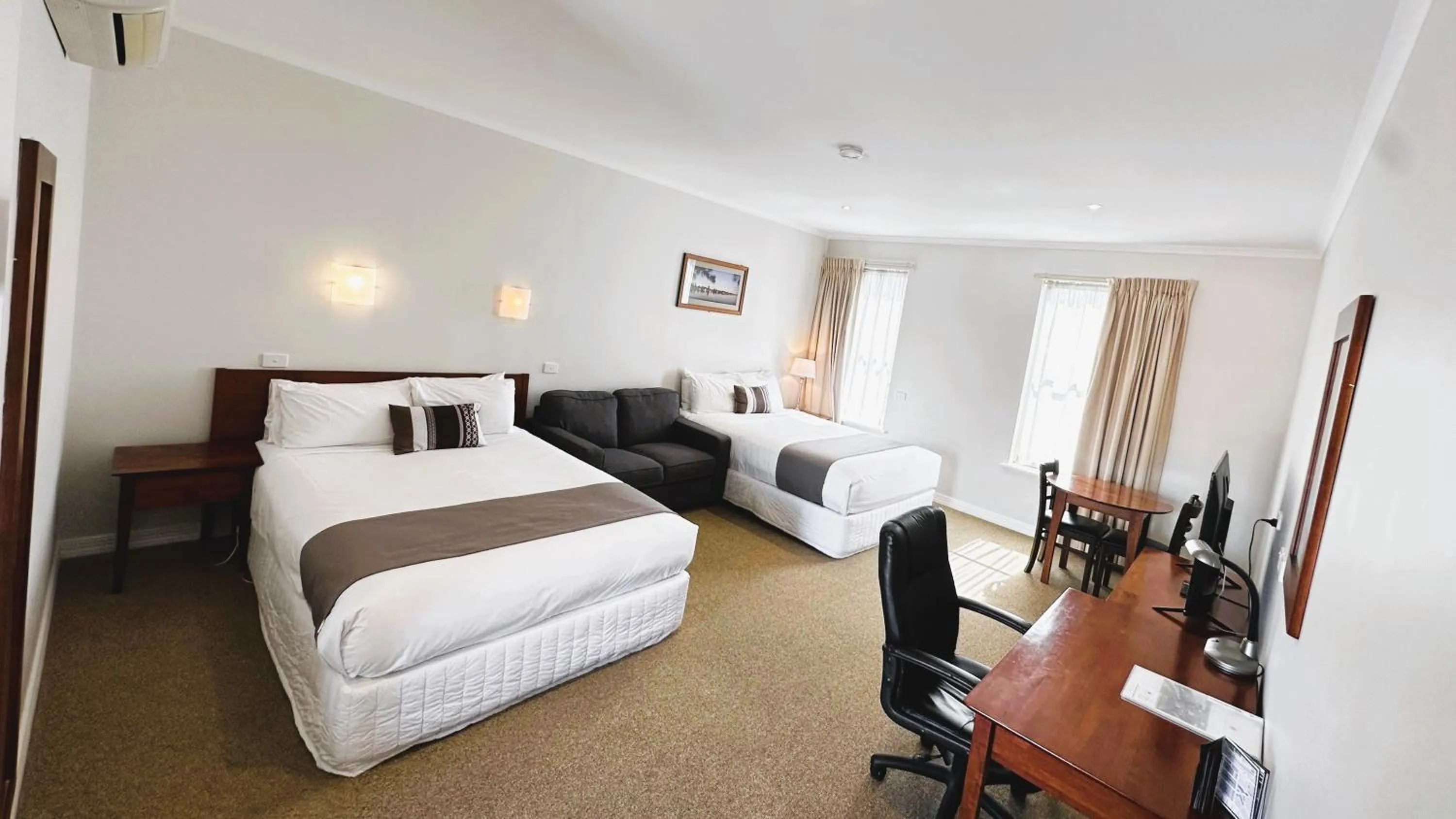 Bed in Lake Inn - Ballarat